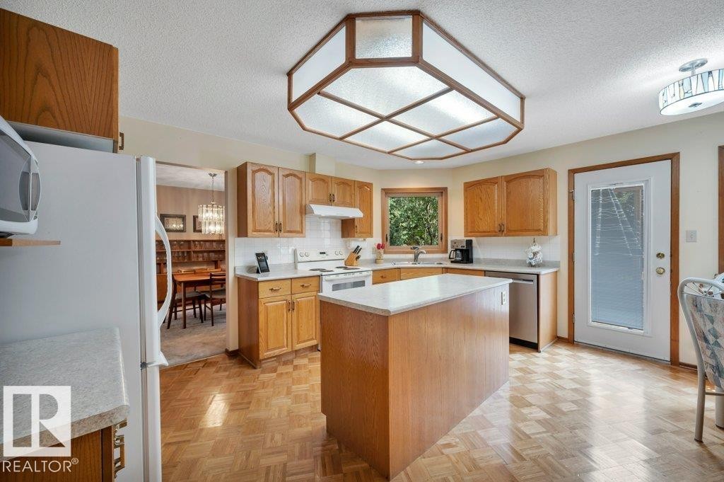 1403 69 Street Nw, Edmonton, AB - Indoor Photo Showing Kitchen