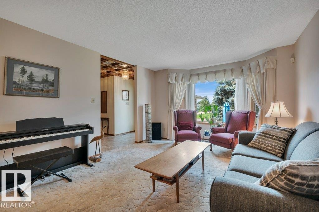 1403 69 Street Nw, Edmonton, AB - Indoor Photo Showing Living Room