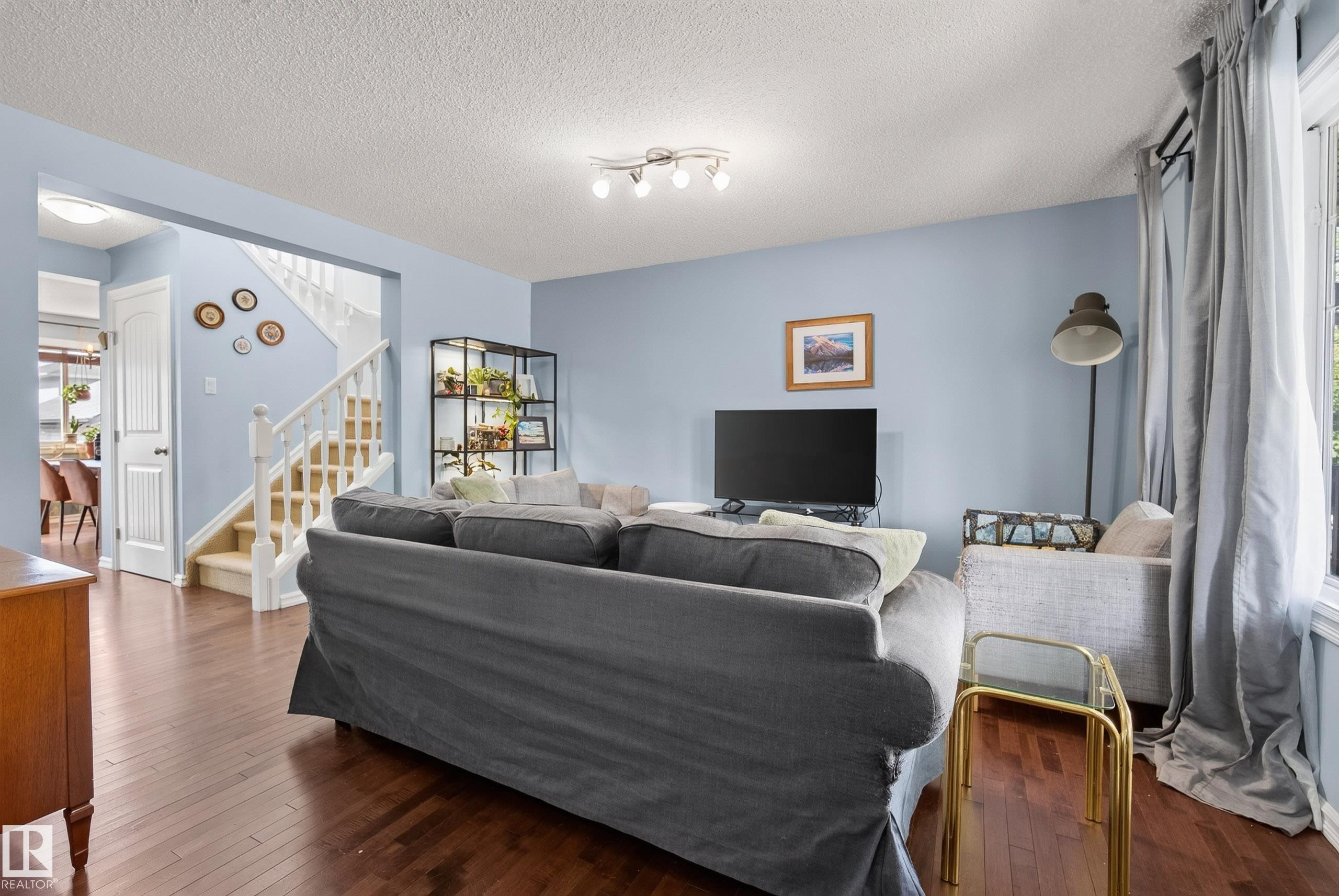 3003 20 Avenue Nw, Edmonton, AB