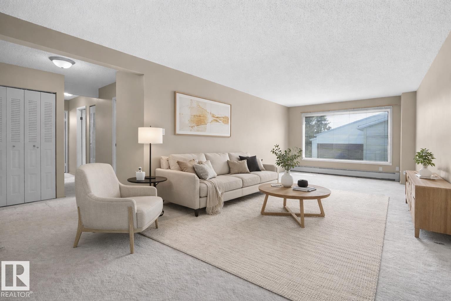 #428 4404 122 St Nw, Edmonton, AB - Indoor Photo Showing Living Room