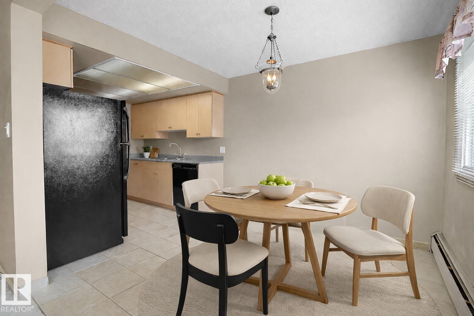 #428 4404 122 St Nw, Edmonton, AB - Indoor Photo Showing Dining Room