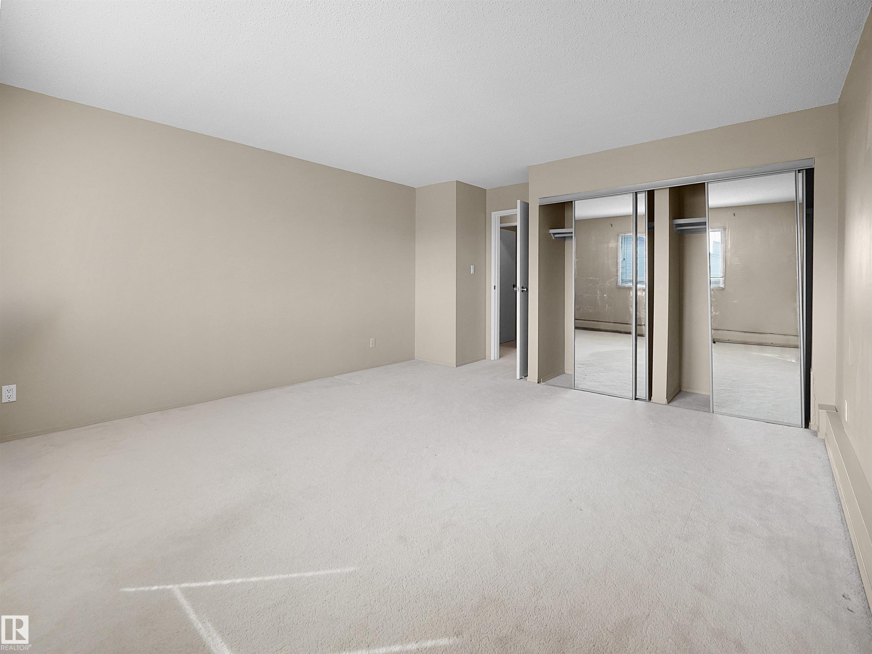 #428 4404 122 St Nw, Edmonton, AB - Indoor Photo Showing Other Room