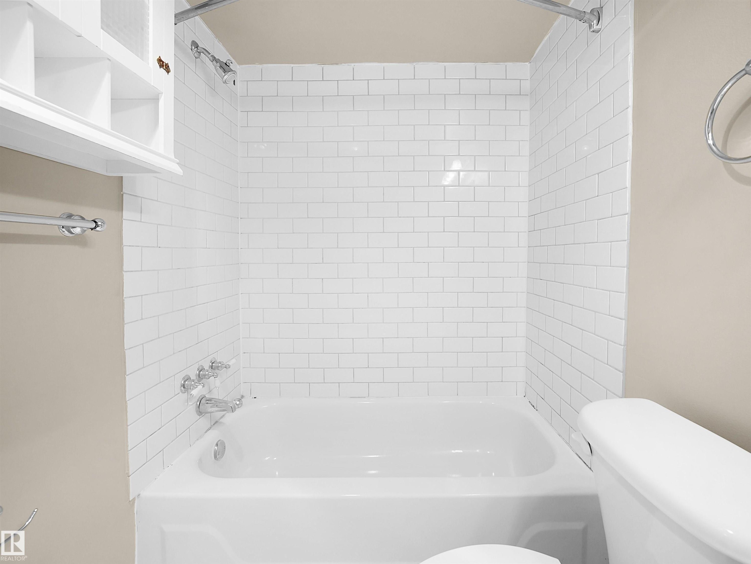 #428 4404 122 St Nw, Edmonton, AB - Indoor Photo Showing Bathroom
