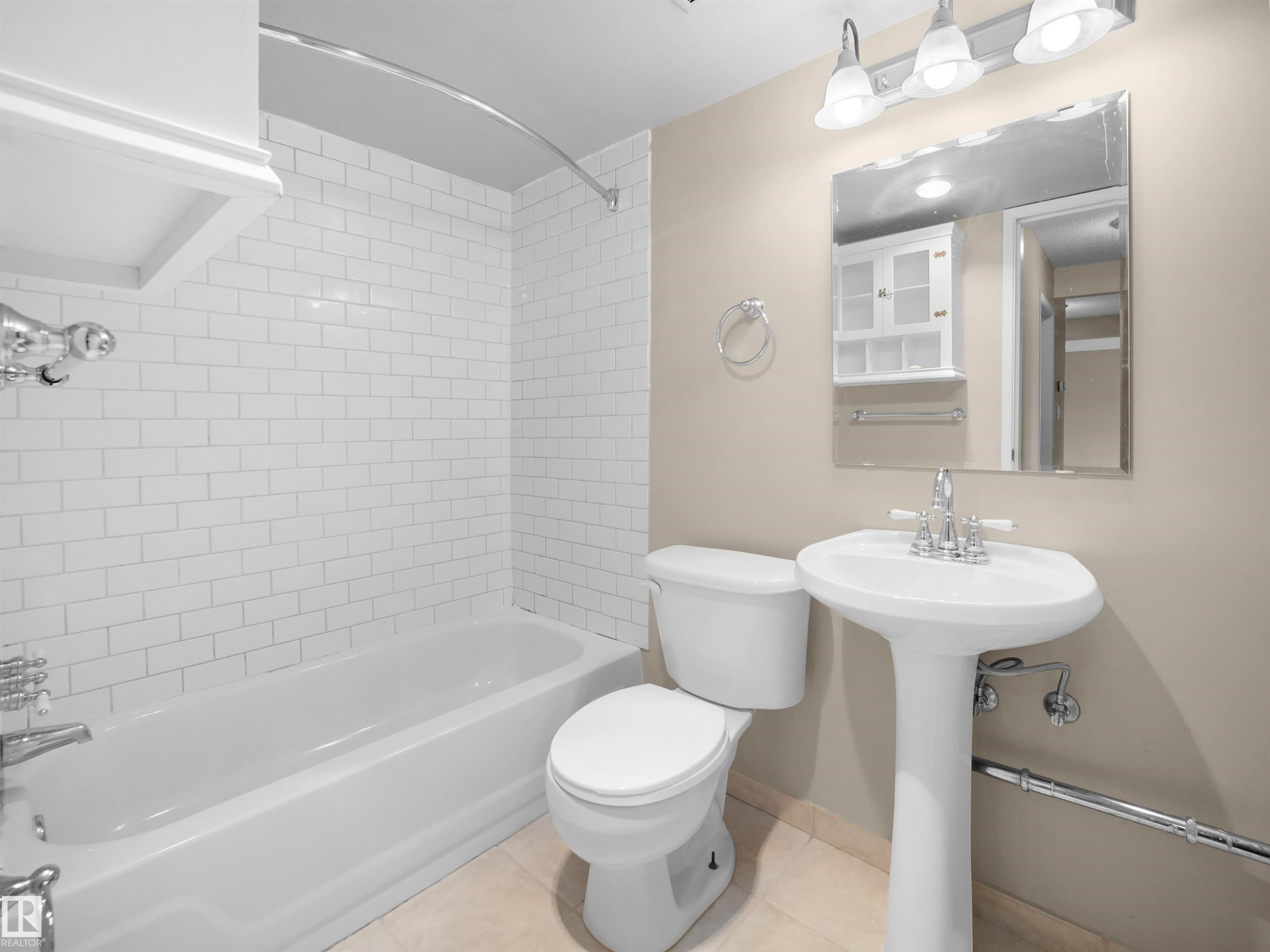 #428 4404 122 St Nw, Edmonton, AB - Indoor Photo Showing Bathroom