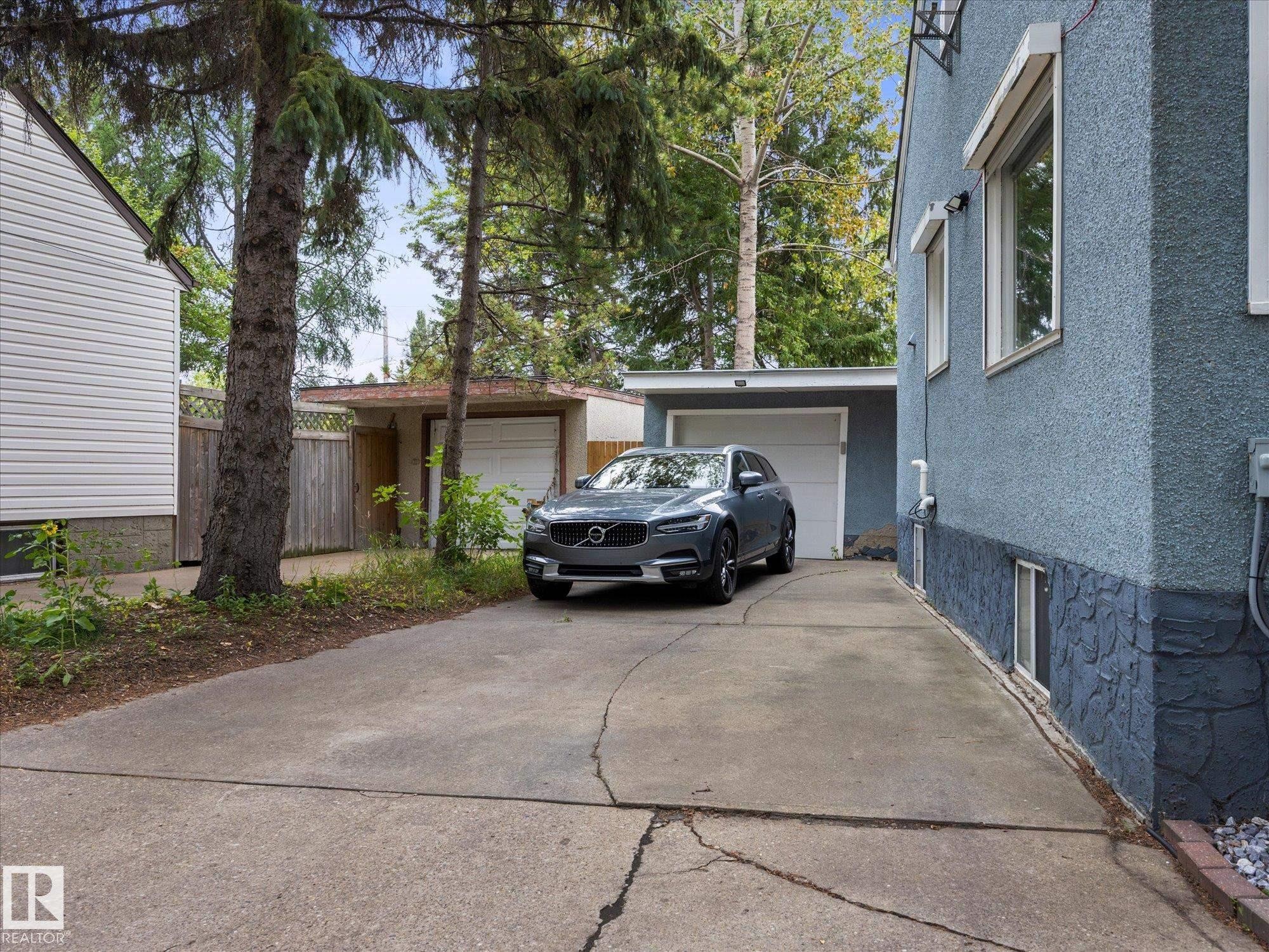 13507 110A Avenue Nw, Edmonton, AB