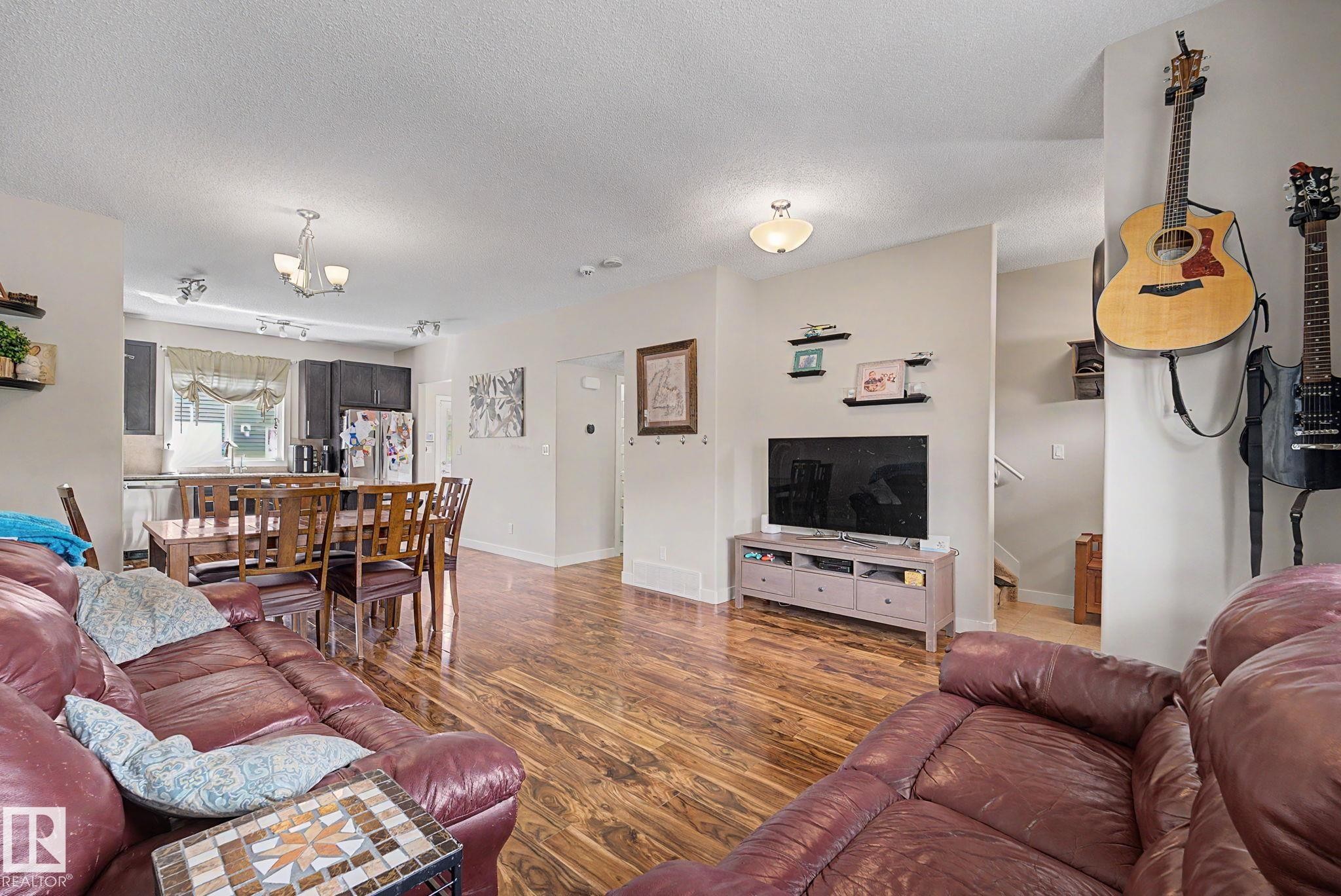 Living room - 3343 Weidle Way Sw, Edmonton, AB