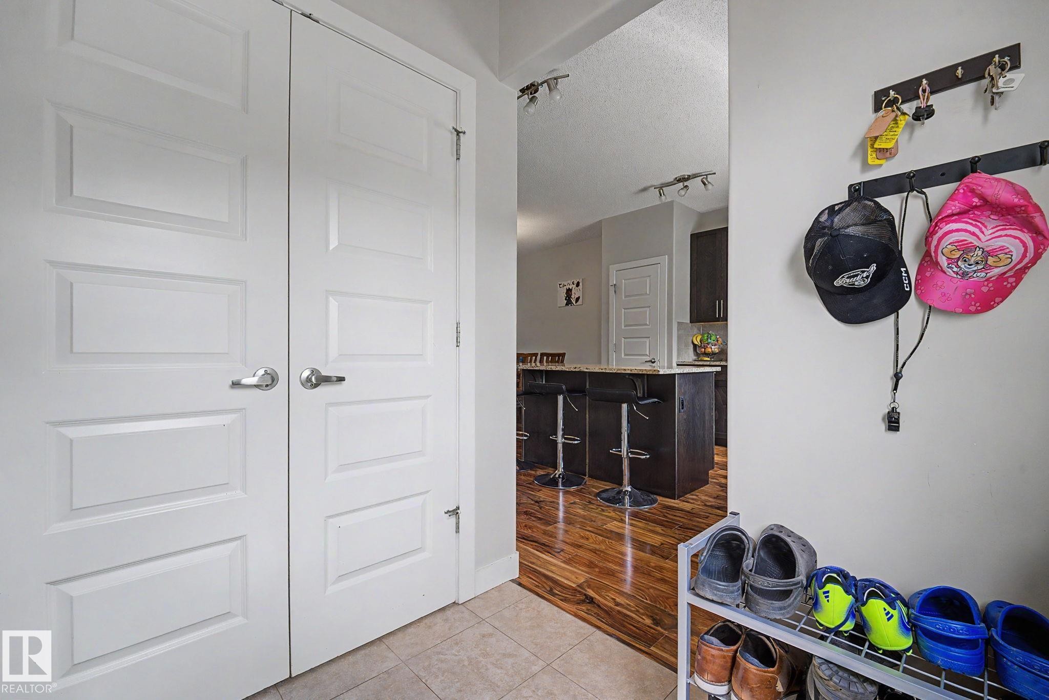 Entryway featuring tiled flooring and a pair of paneled doors - 3343 Weidle Way Sw, Edmonton, AB