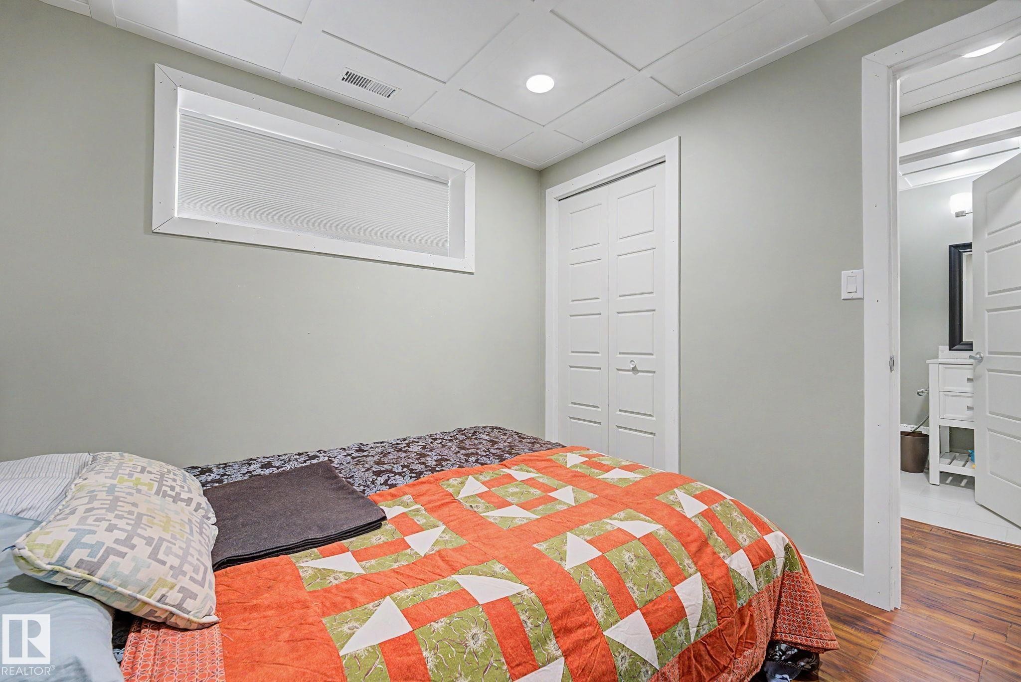 Room featuring wood-finish flooring and light gray walls - 3343 Weidle Way Sw, Edmonton, AB