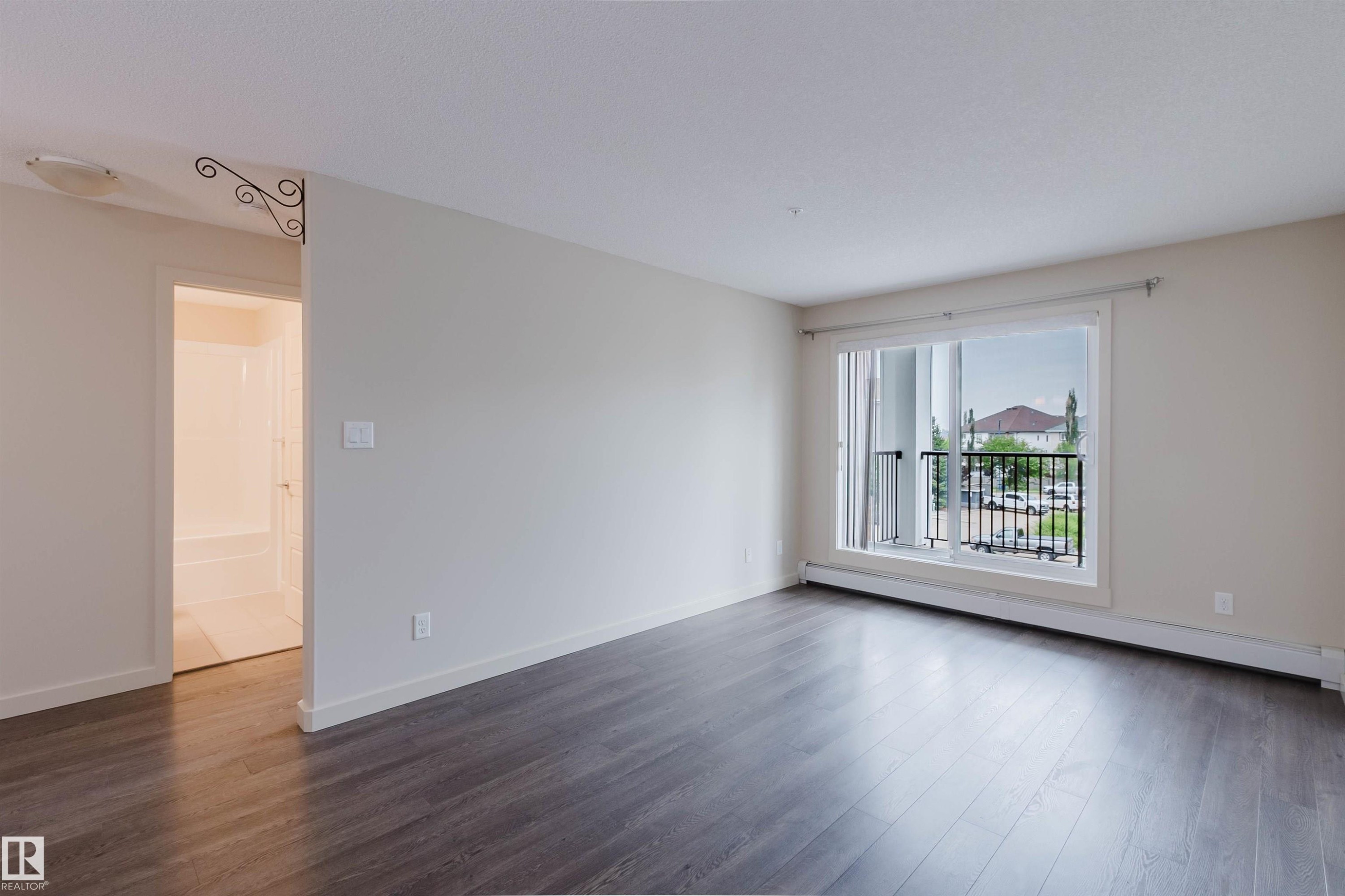 Empty room - #304 6084 Stanton Dr Sw, Edmonton, AB - Indoor