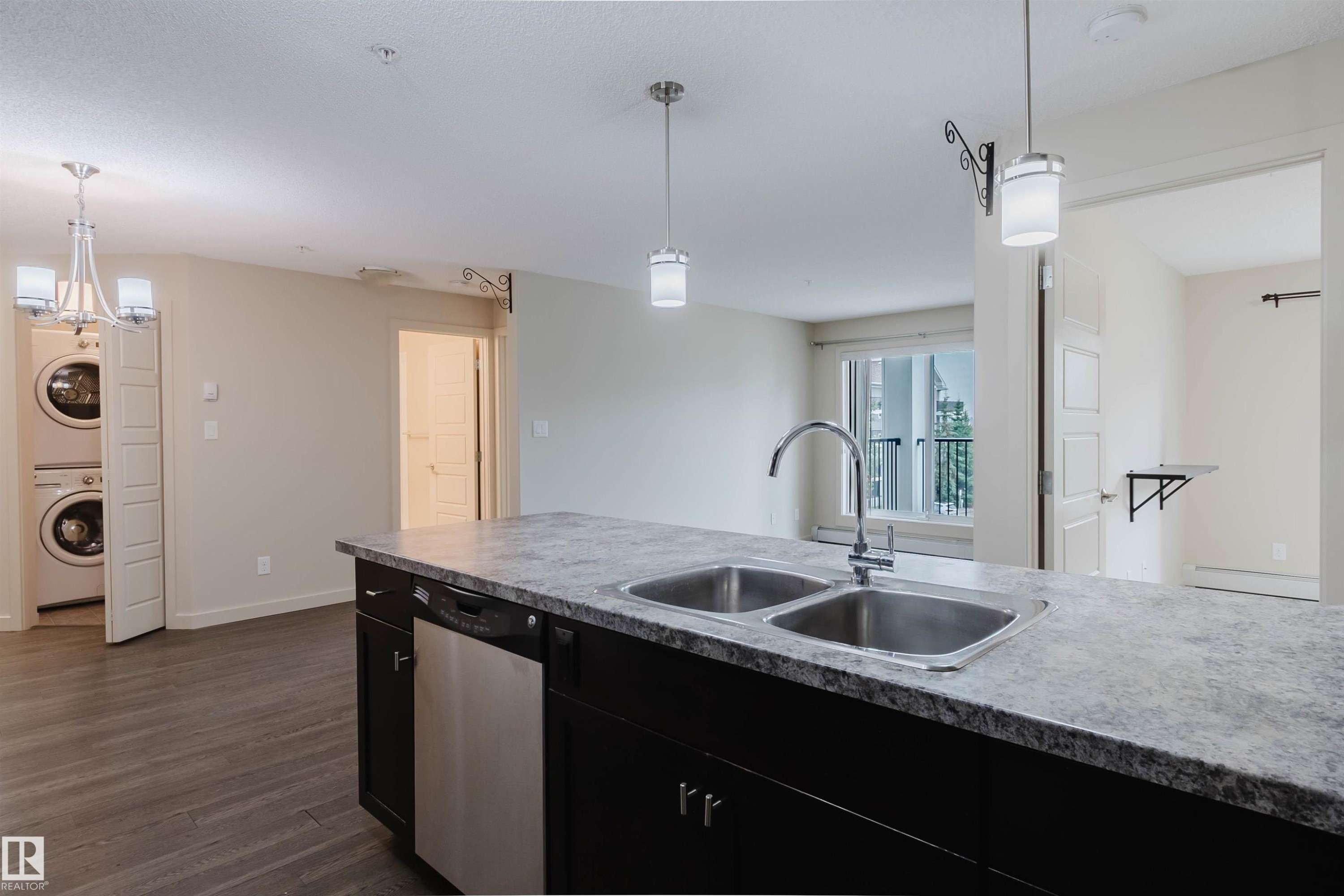 Kitchen - #304 6084 Stanton Dr Sw, Edmonton, AB - Indoor Photo Showing Kitchen With Double Sink