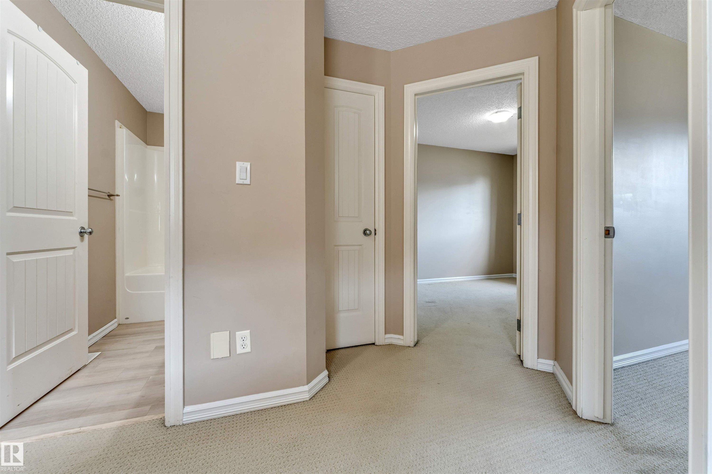 7743 8 Avenue Sw, Edmonton, AB - Indoor Photo Showing Other Room
