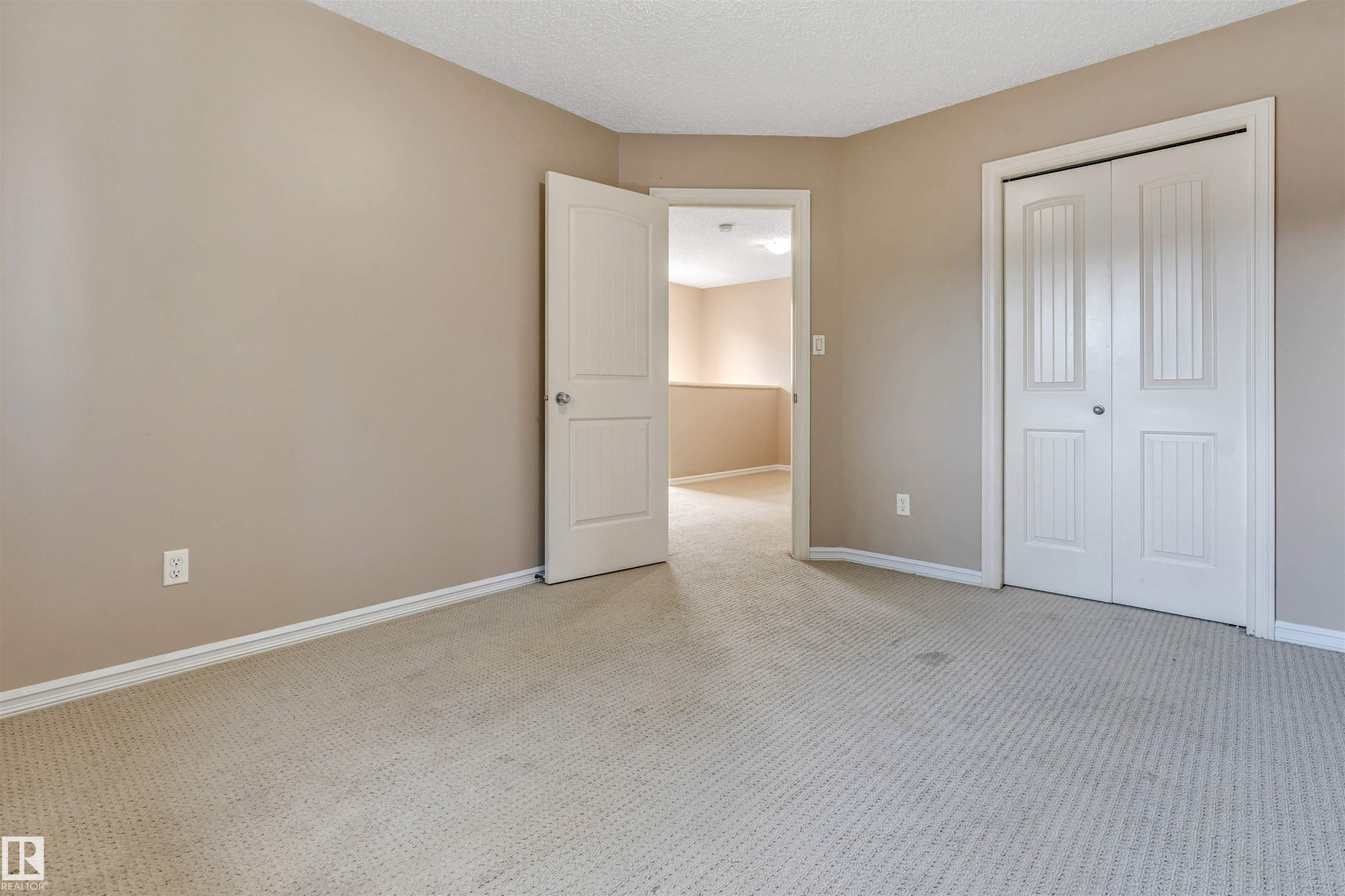 7743 8 Avenue Sw, Edmonton, AB - Indoor Photo Showing Other Room