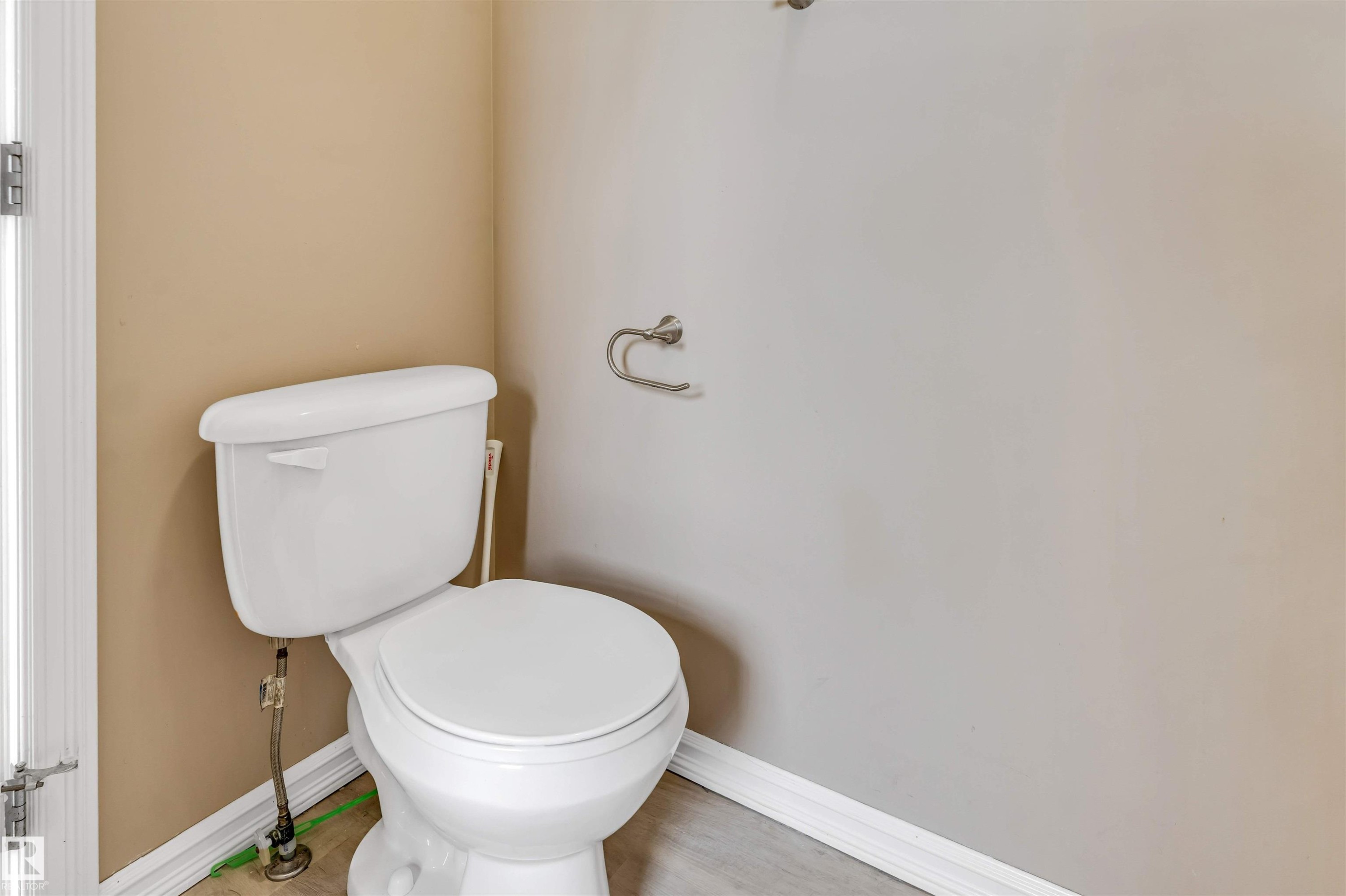 7743 8 Avenue Sw, Edmonton, AB - Indoor Photo Showing Bathroom