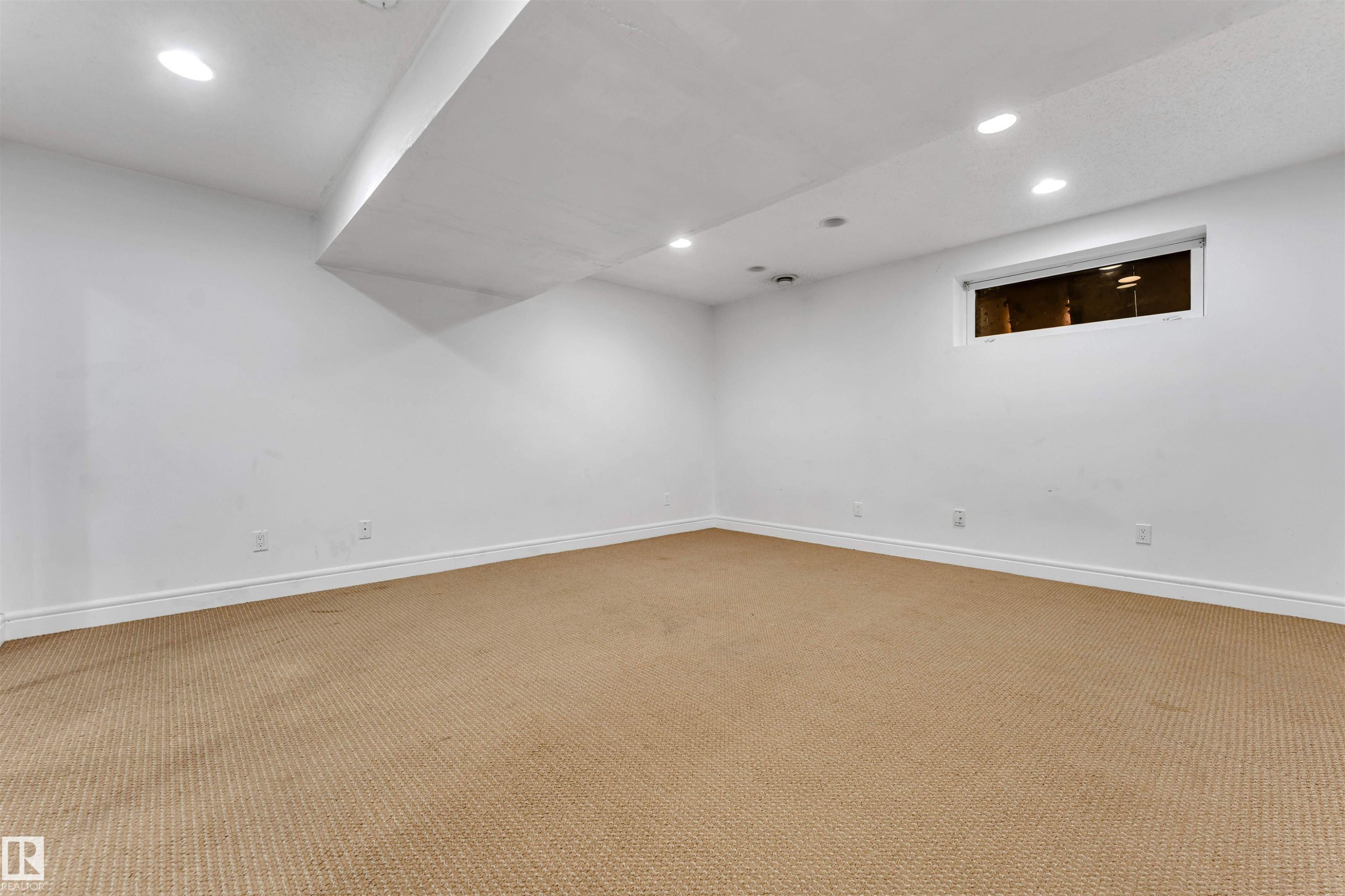 7743 8 Avenue Sw, Edmonton, AB - Indoor Photo Showing Other Room