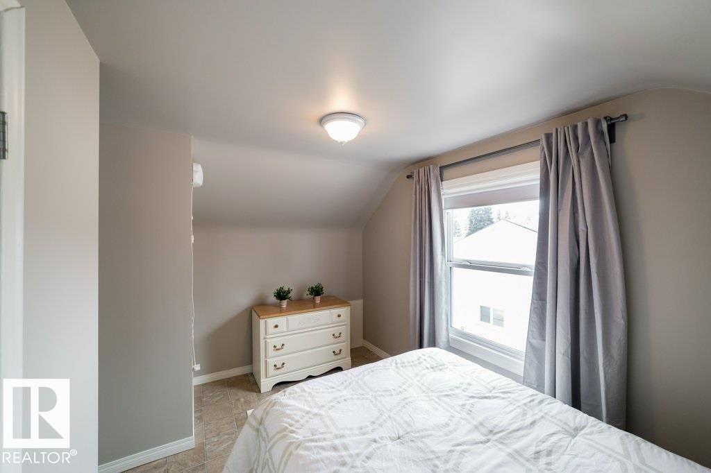 Vaulted ceiling, ceiling-mounted light fixture, window with roller shade, window with curtain rod - 12228 134 Street Nw, Edmonton, AB