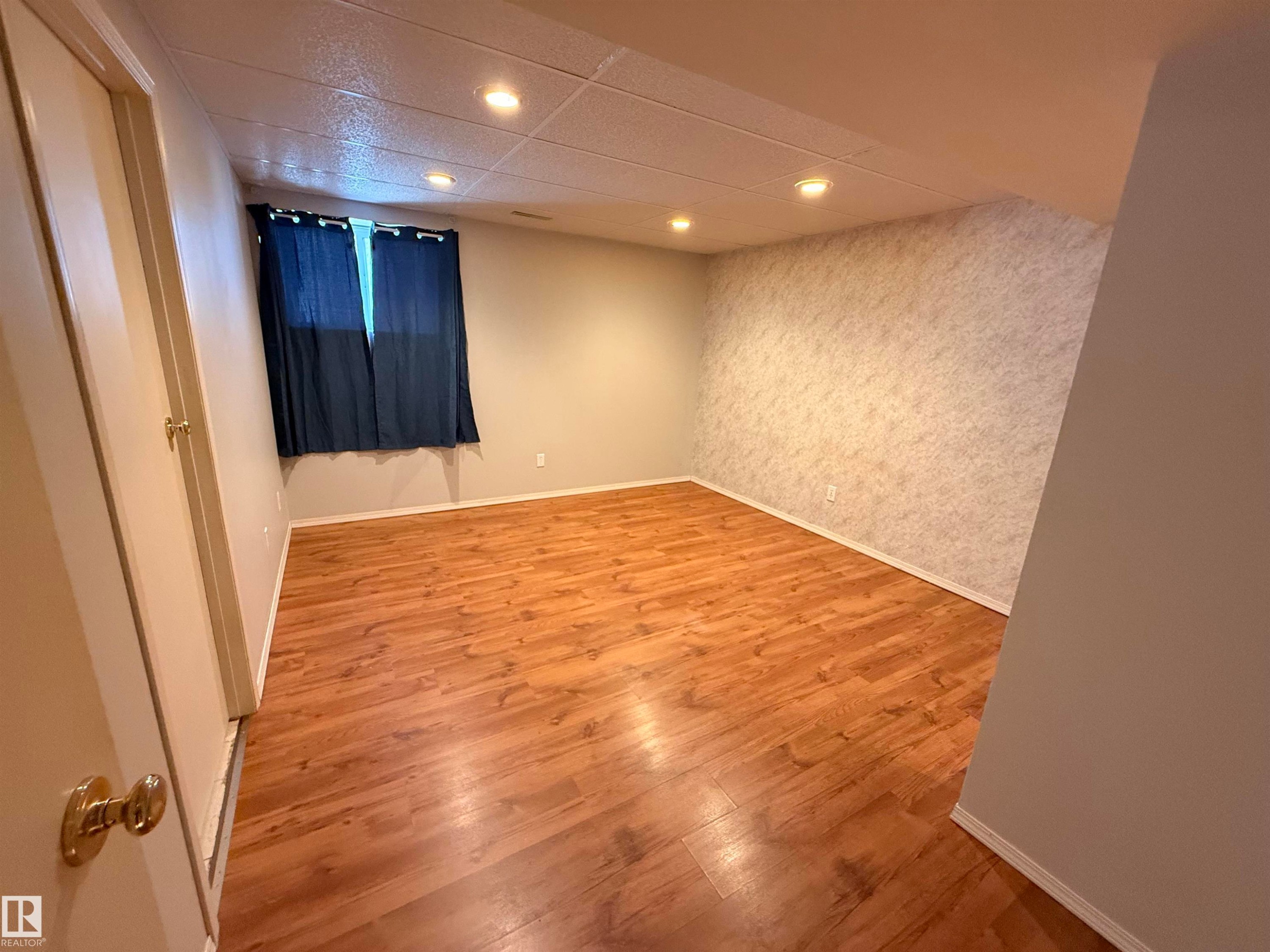 10 Weston Court, Spruce Grove, AB - Indoor