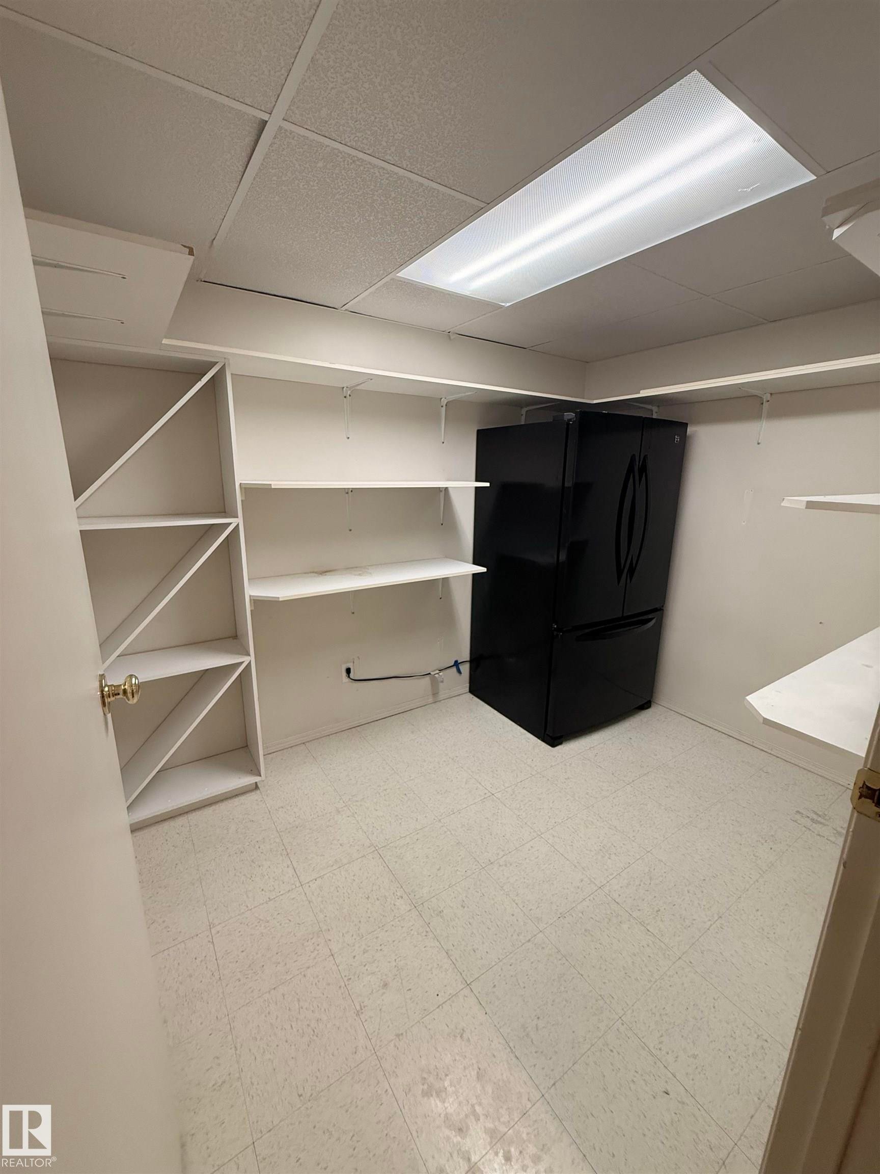 10 Weston Court, Spruce Grove, AB - Indoor With Storage