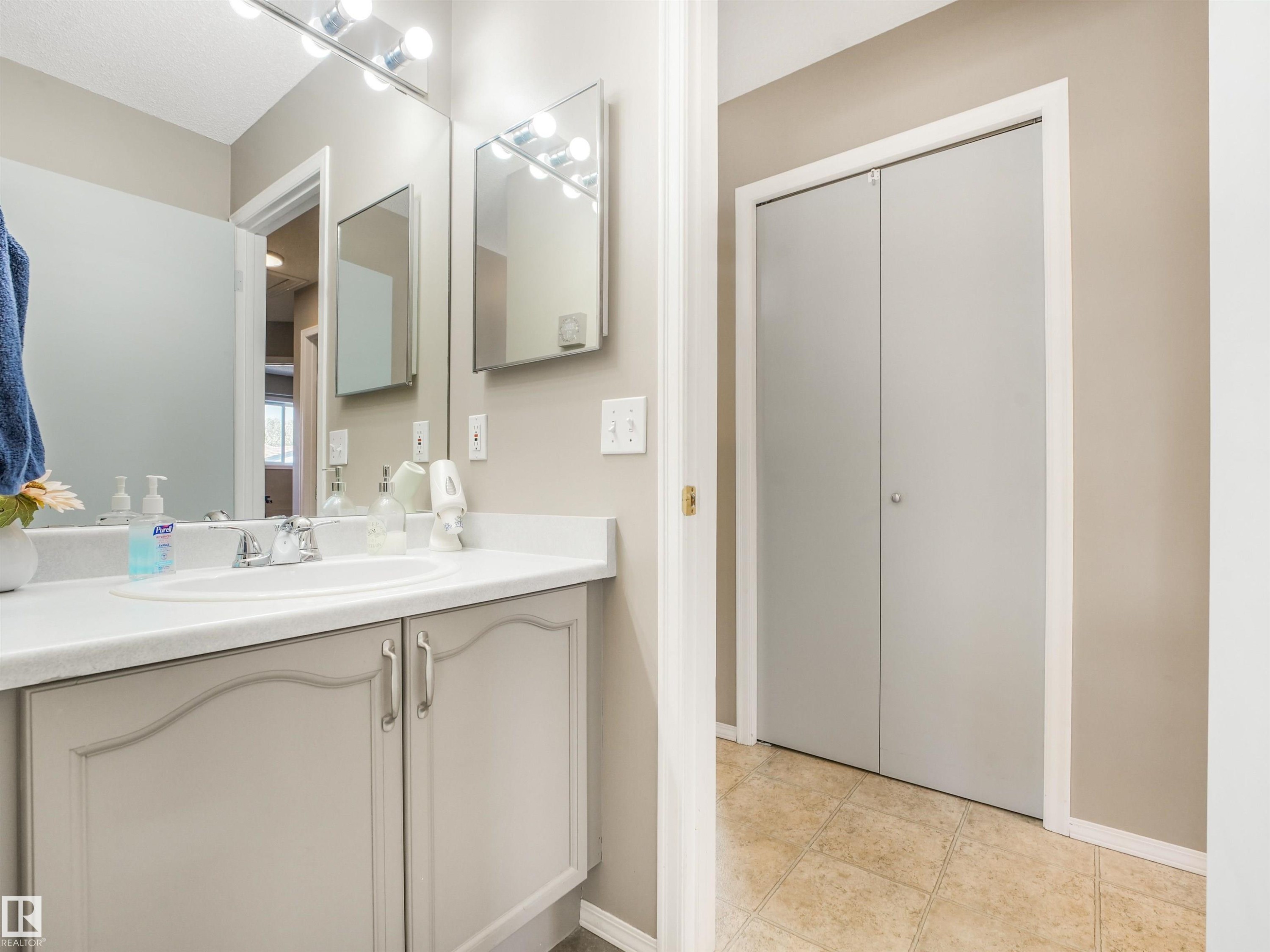10 Weston Court, Spruce Grove, AB - Indoor Photo Showing Bathroom