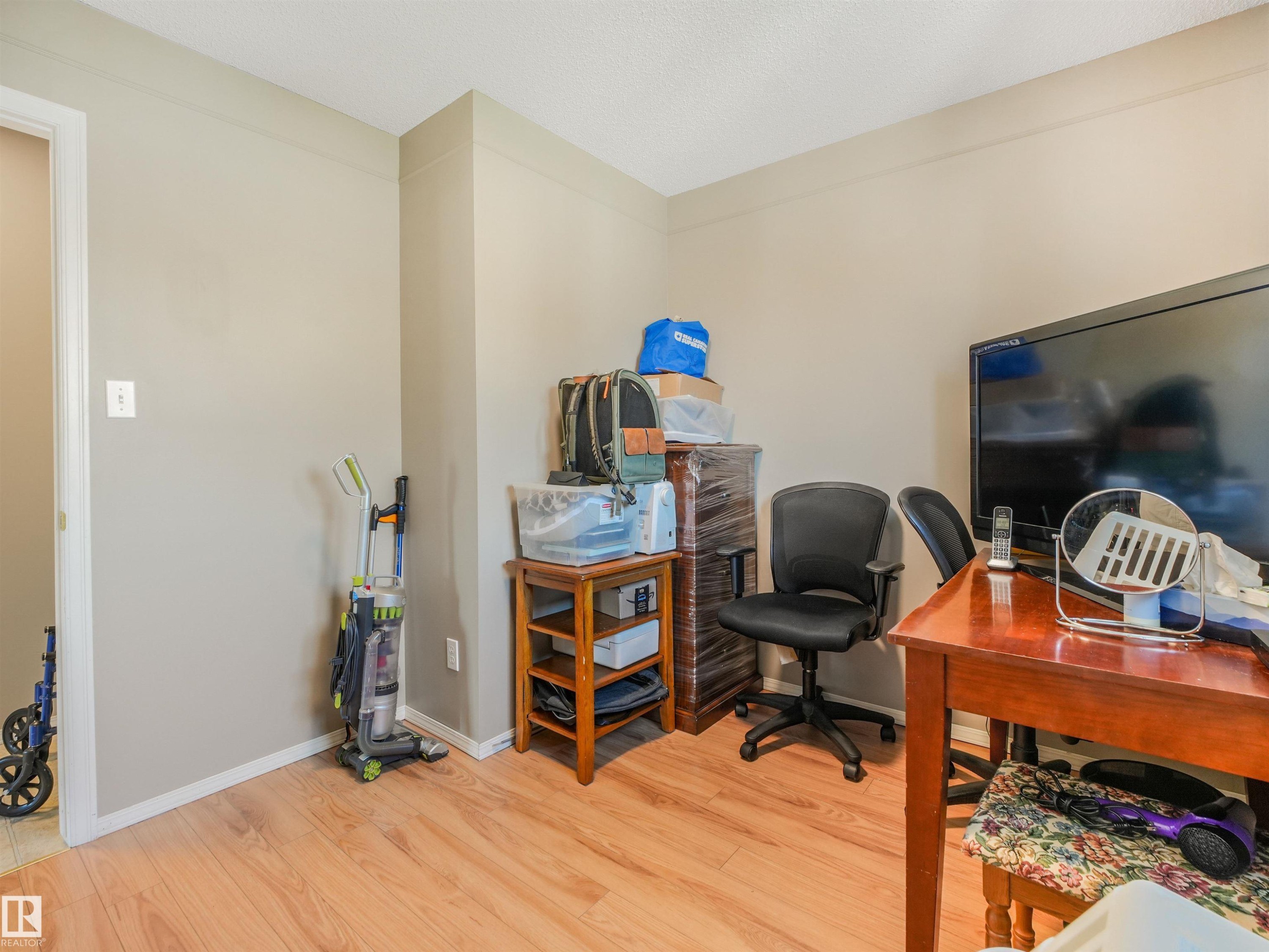 10 Weston Court, Spruce Grove, AB - Indoor Photo Showing Office