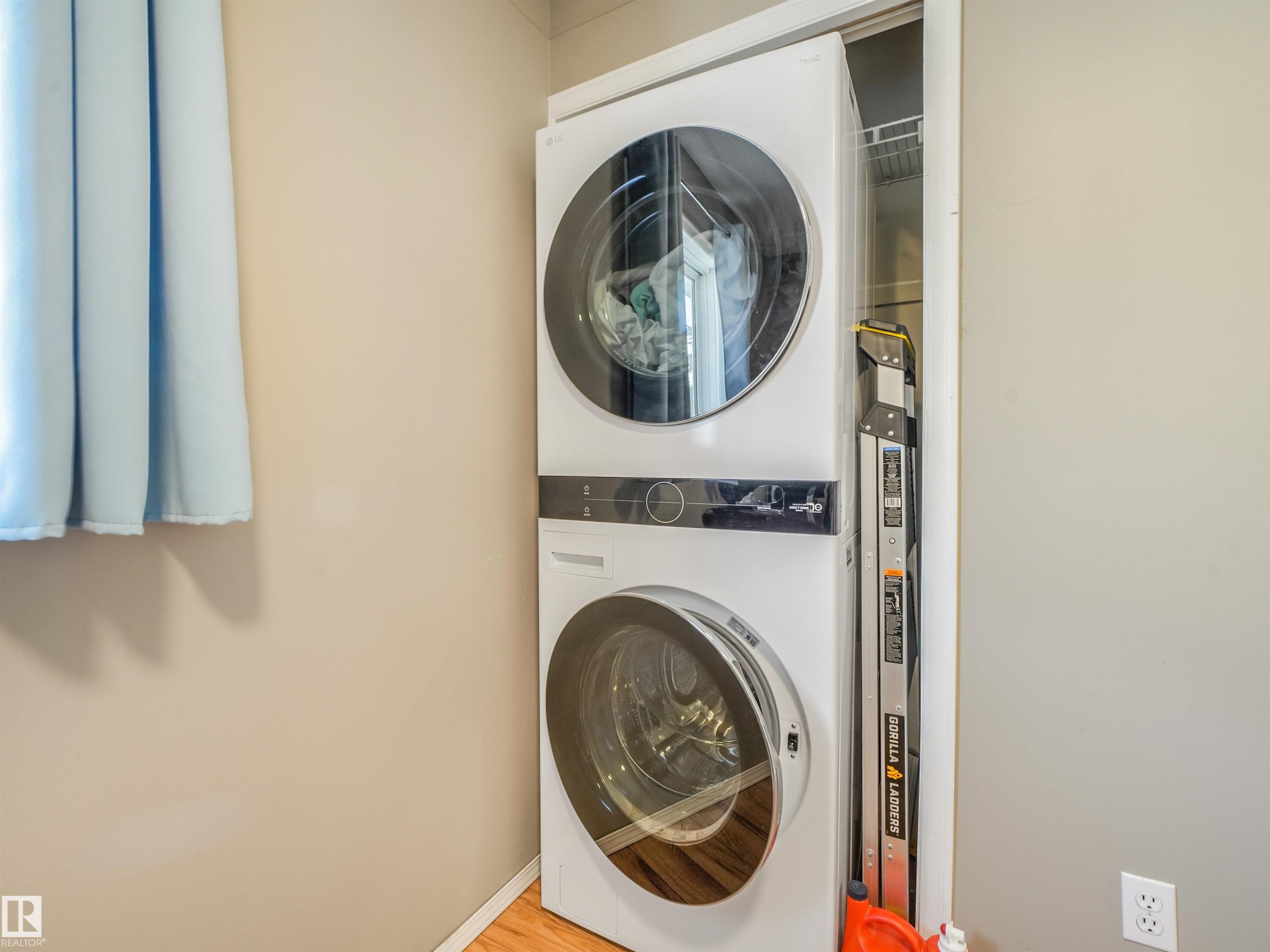 10 Weston Court, Spruce Grove, AB - Indoor Photo Showing Laundry Room