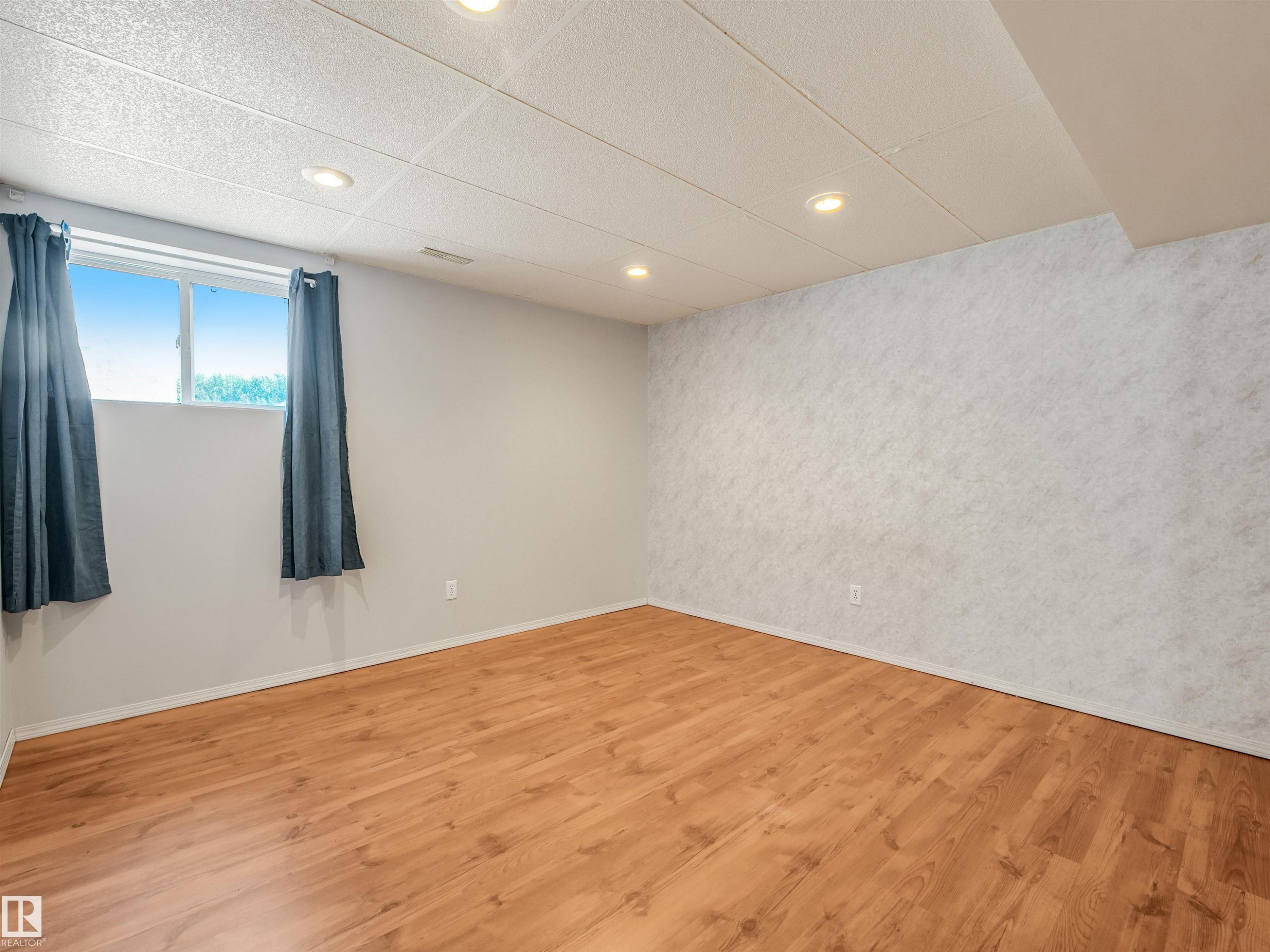 10 Weston Court, Spruce Grove, AB - Indoor Photo Showing Other Room