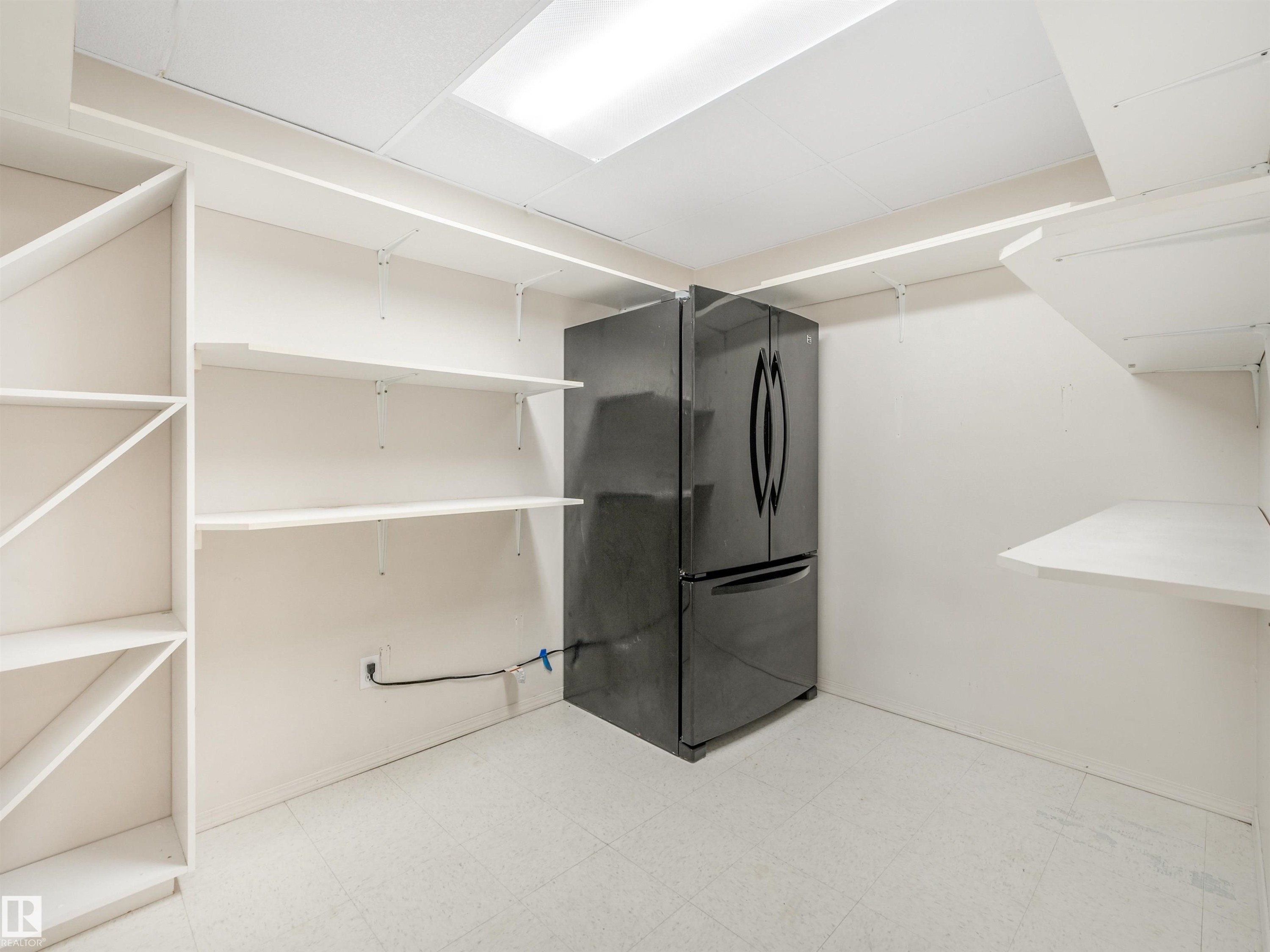 10 Weston Court, Spruce Grove, AB - Indoor