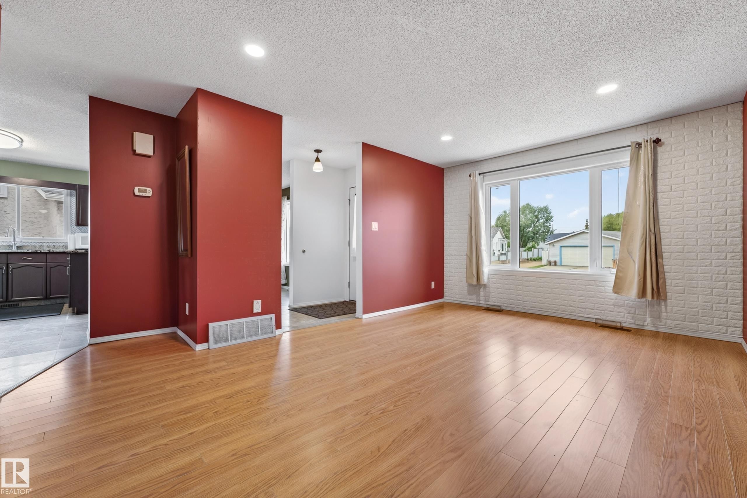 18351 77 Avenue Nw, Edmonton, AB