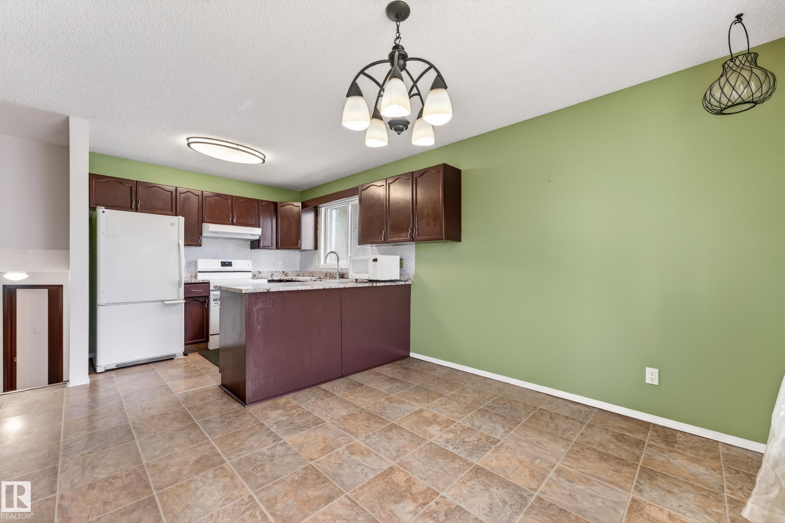 18351 77 Avenue Nw, Edmonton, AB