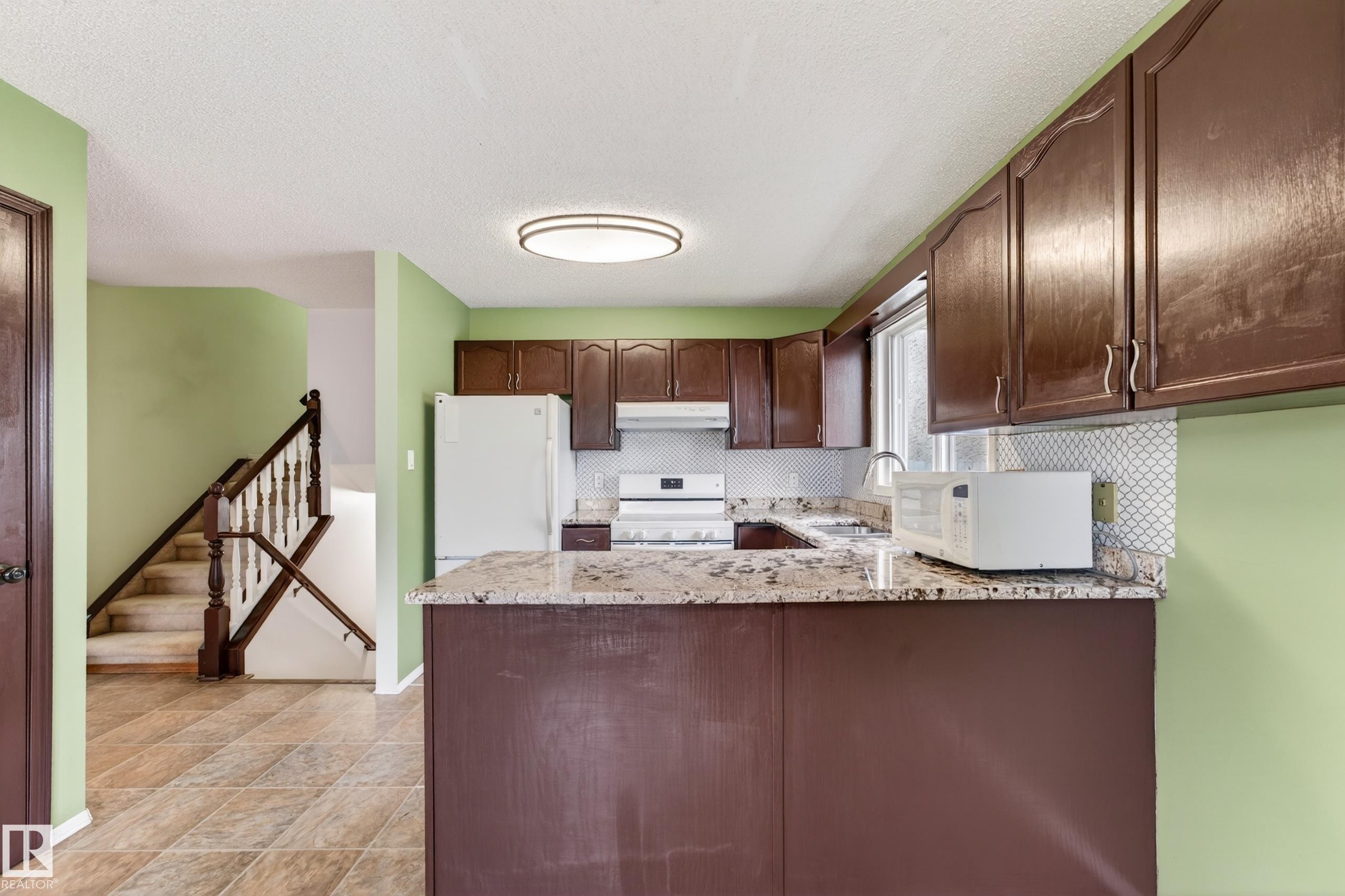 18351 77 Avenue Nw, Edmonton, AB