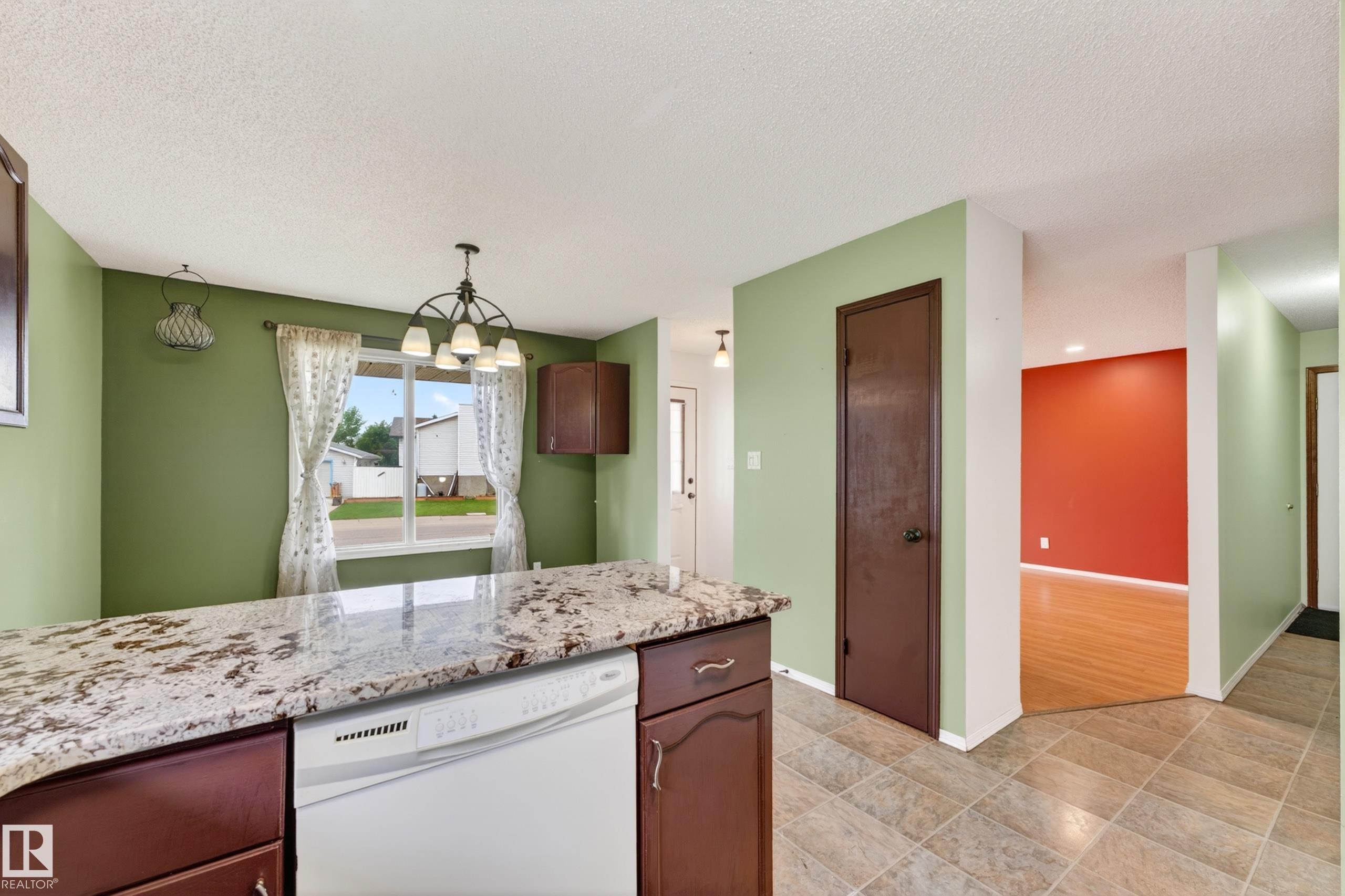 18351 77 Avenue Nw, Edmonton, AB