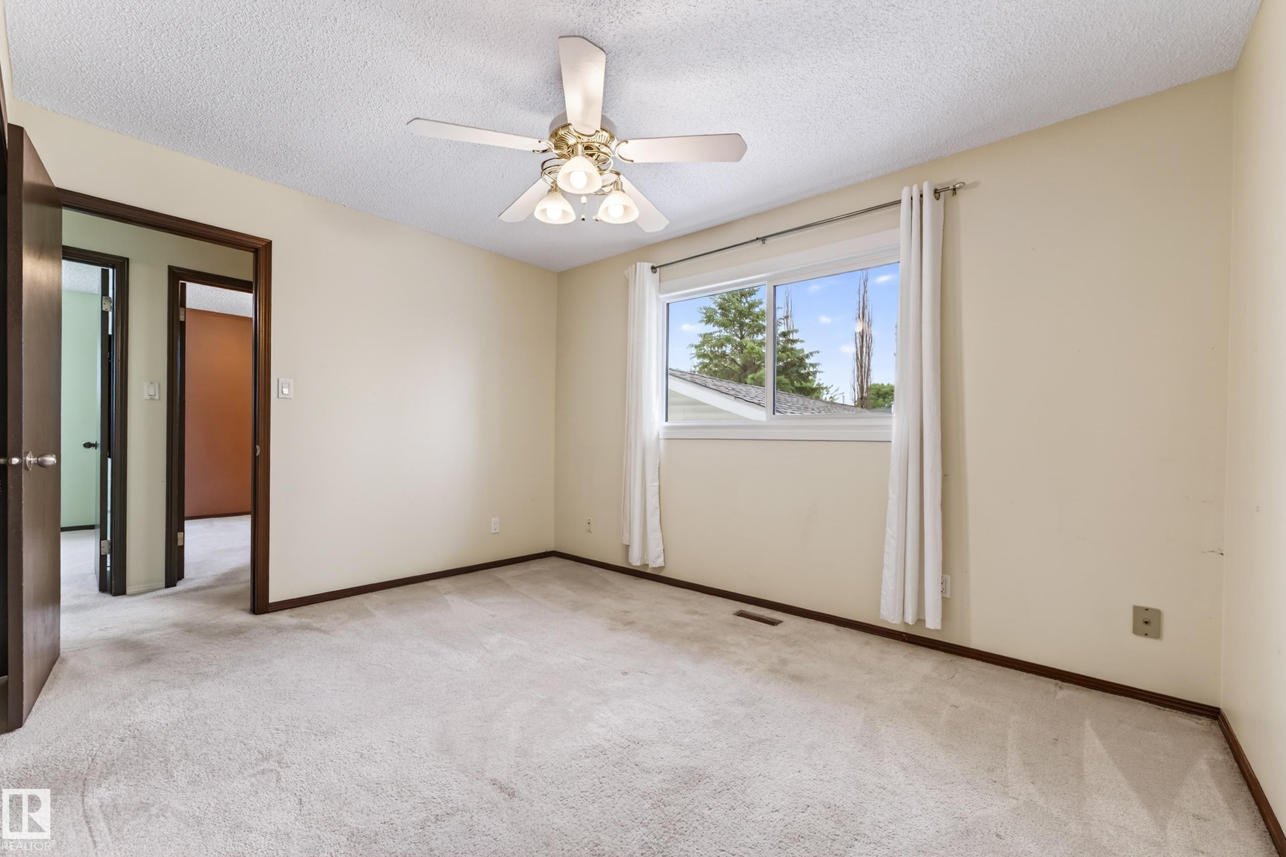 18351 77 Avenue Nw, Edmonton, AB