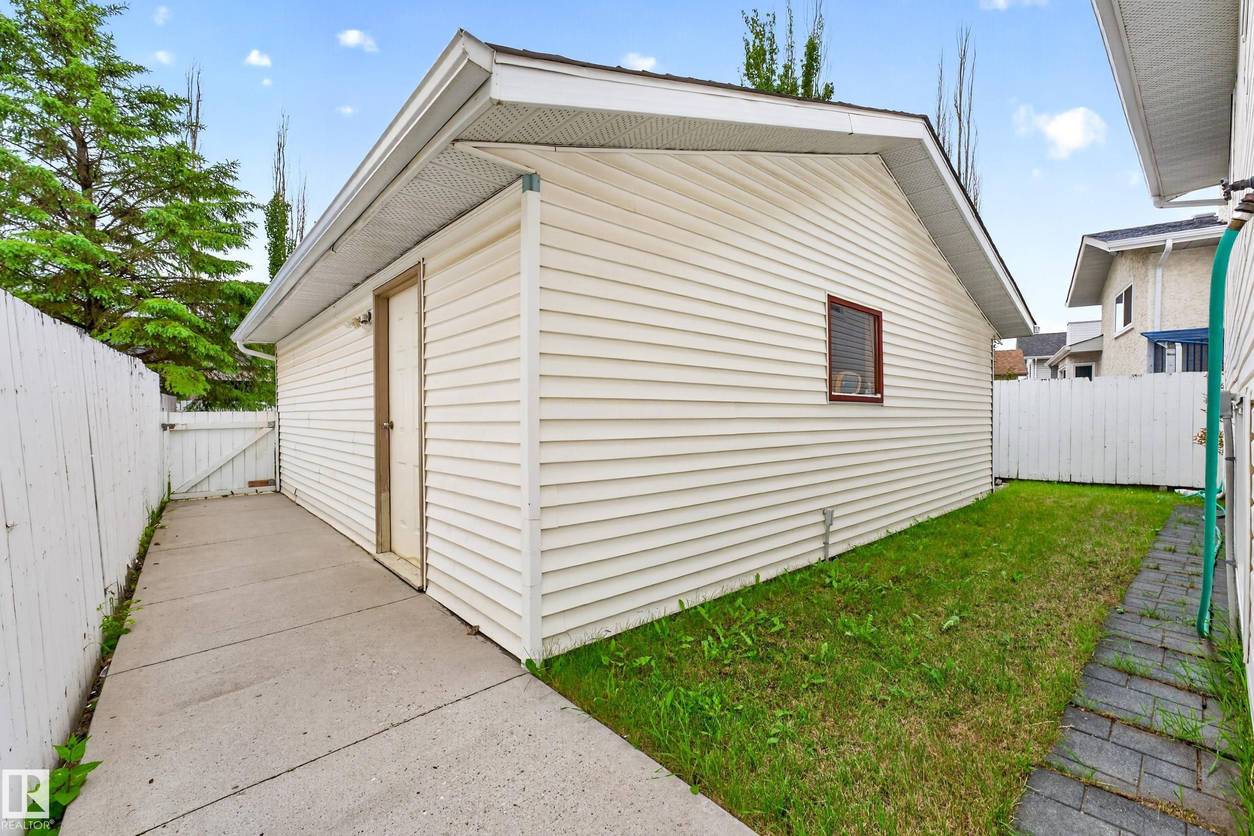 18351 77 Avenue Nw, Edmonton, AB