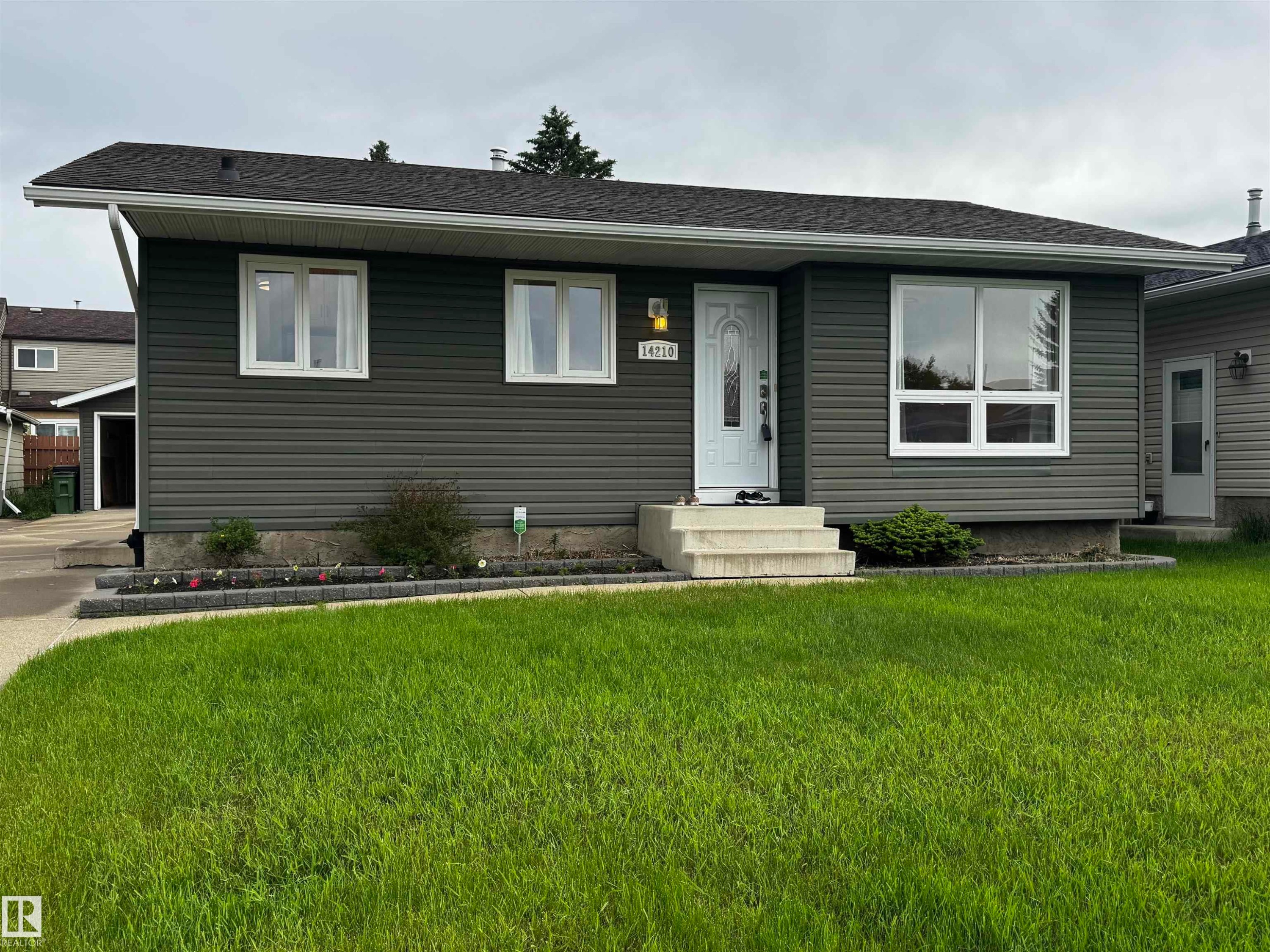 14210 22A Street Nw, Edmonton, AB