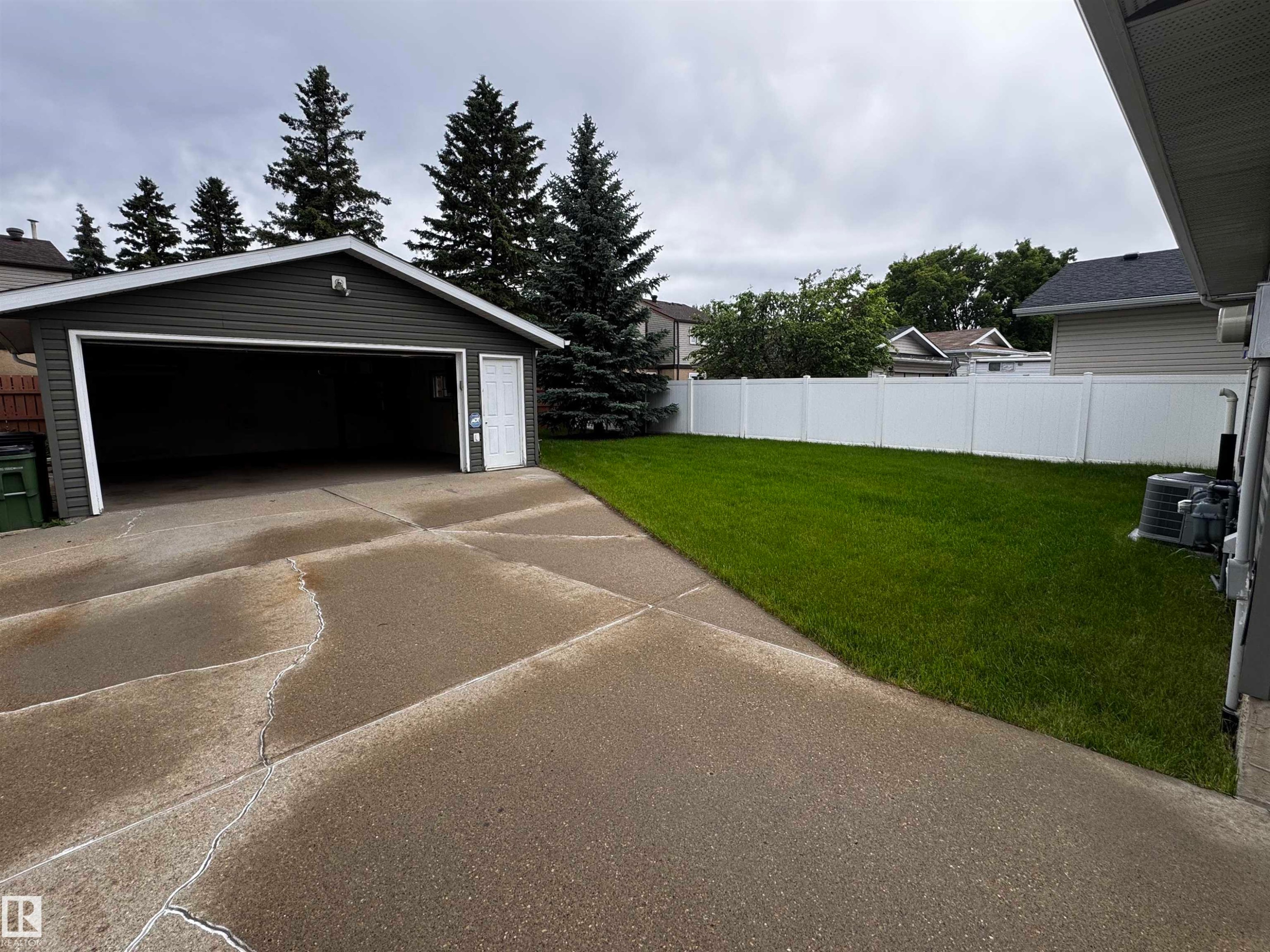 14210 22A Street Nw, Edmonton, AB