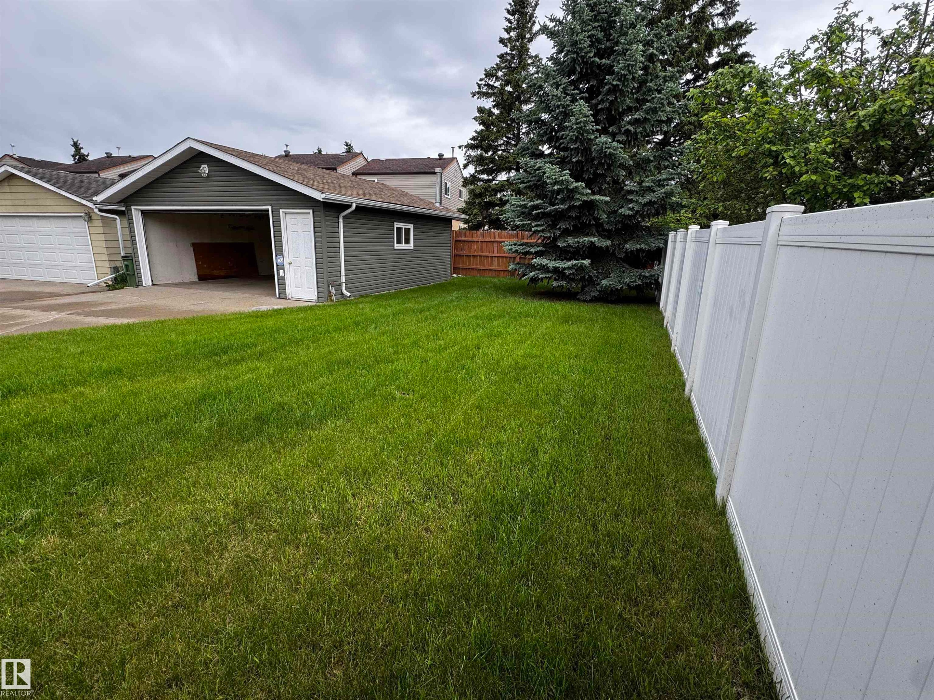 14210 22A Street Nw, Edmonton, AB