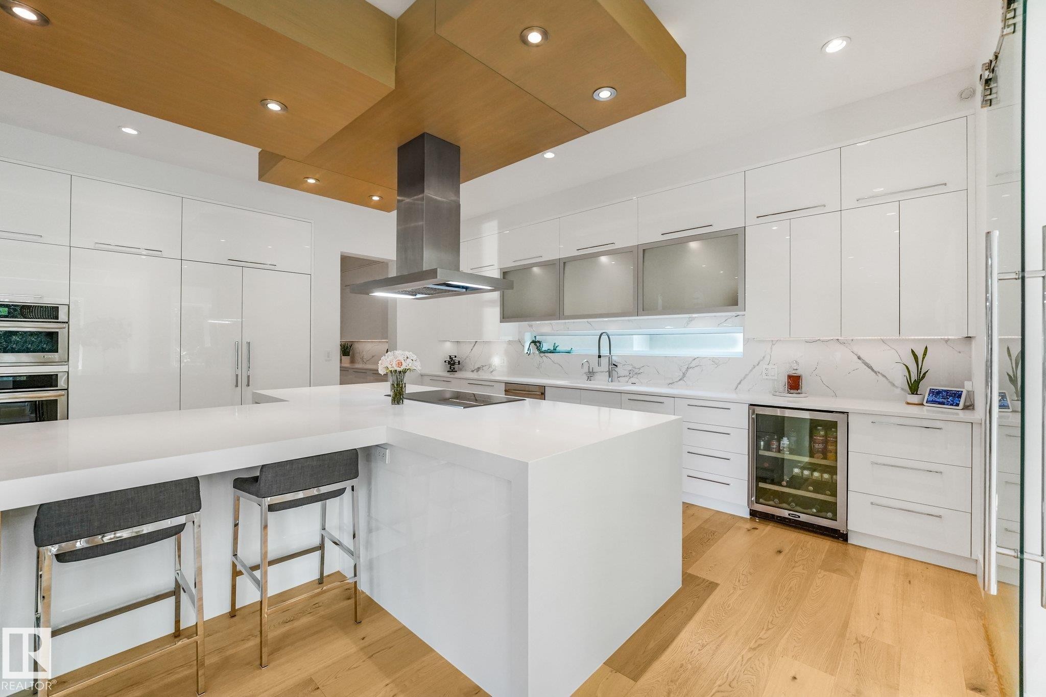 3328 Cameron Heights Landing Nw, Edmonton, AB - Indoor Photo Showing Kitchen With Upgraded Kitchen
