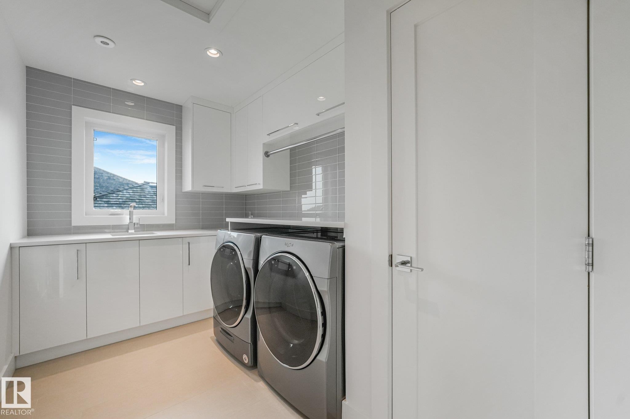 3328 Cameron Heights Landing Nw, Edmonton, AB - Indoor Photo Showing Laundry Room