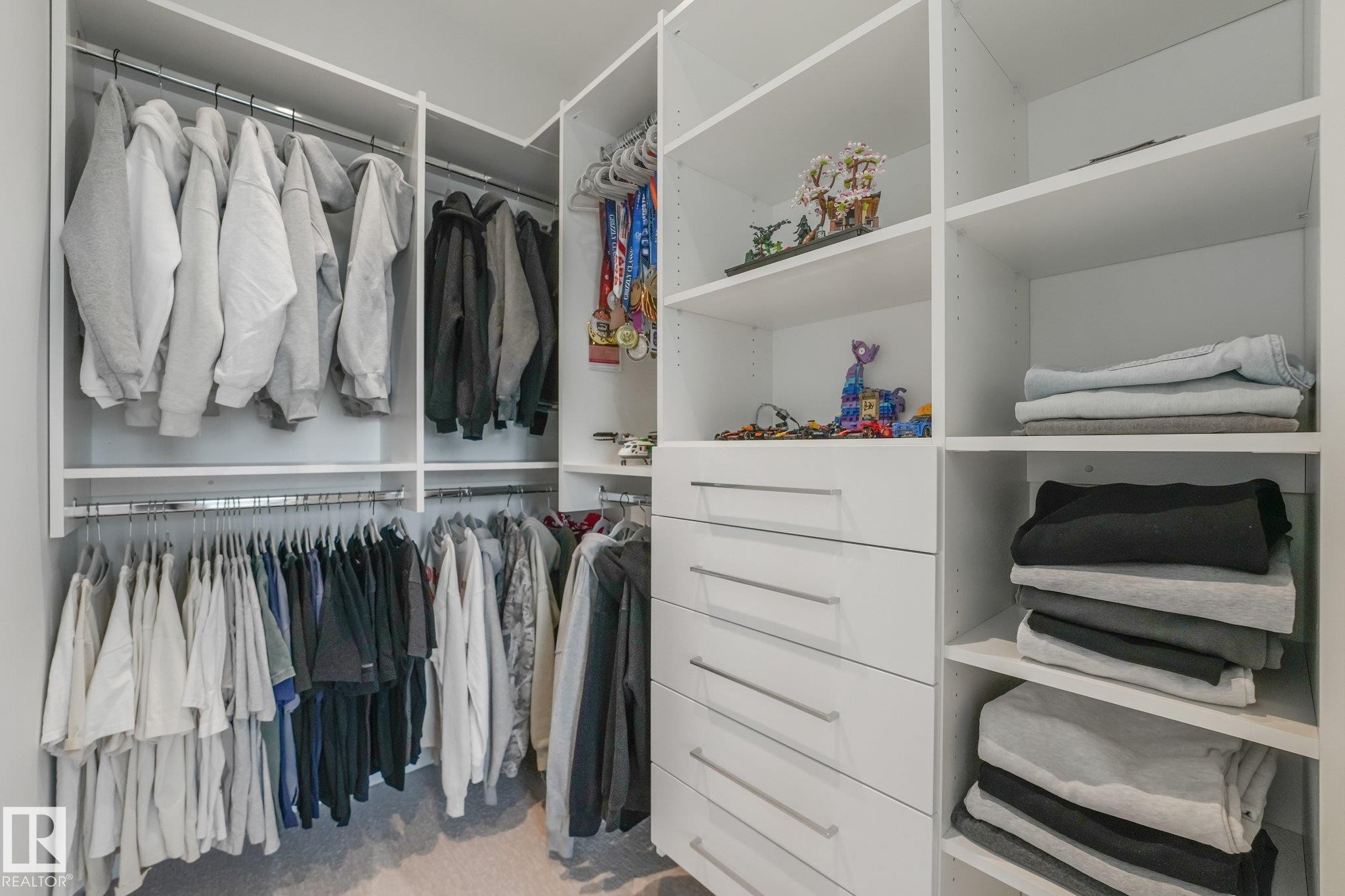 3328 Cameron Heights Landing Nw, Edmonton, AB - Indoor With Storage