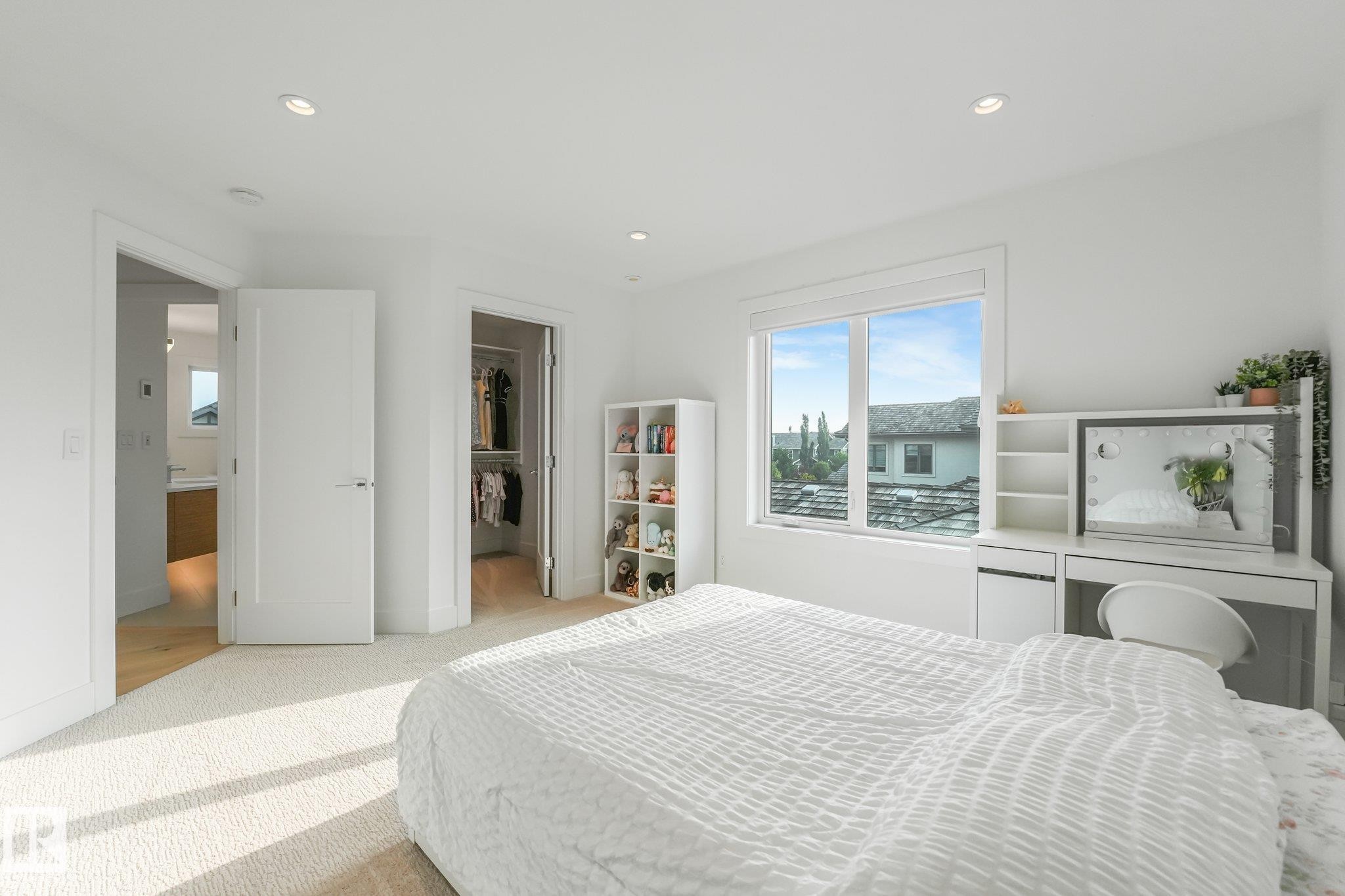 3328 Cameron Heights Landing Nw, Edmonton, AB - Indoor Photo Showing Bedroom