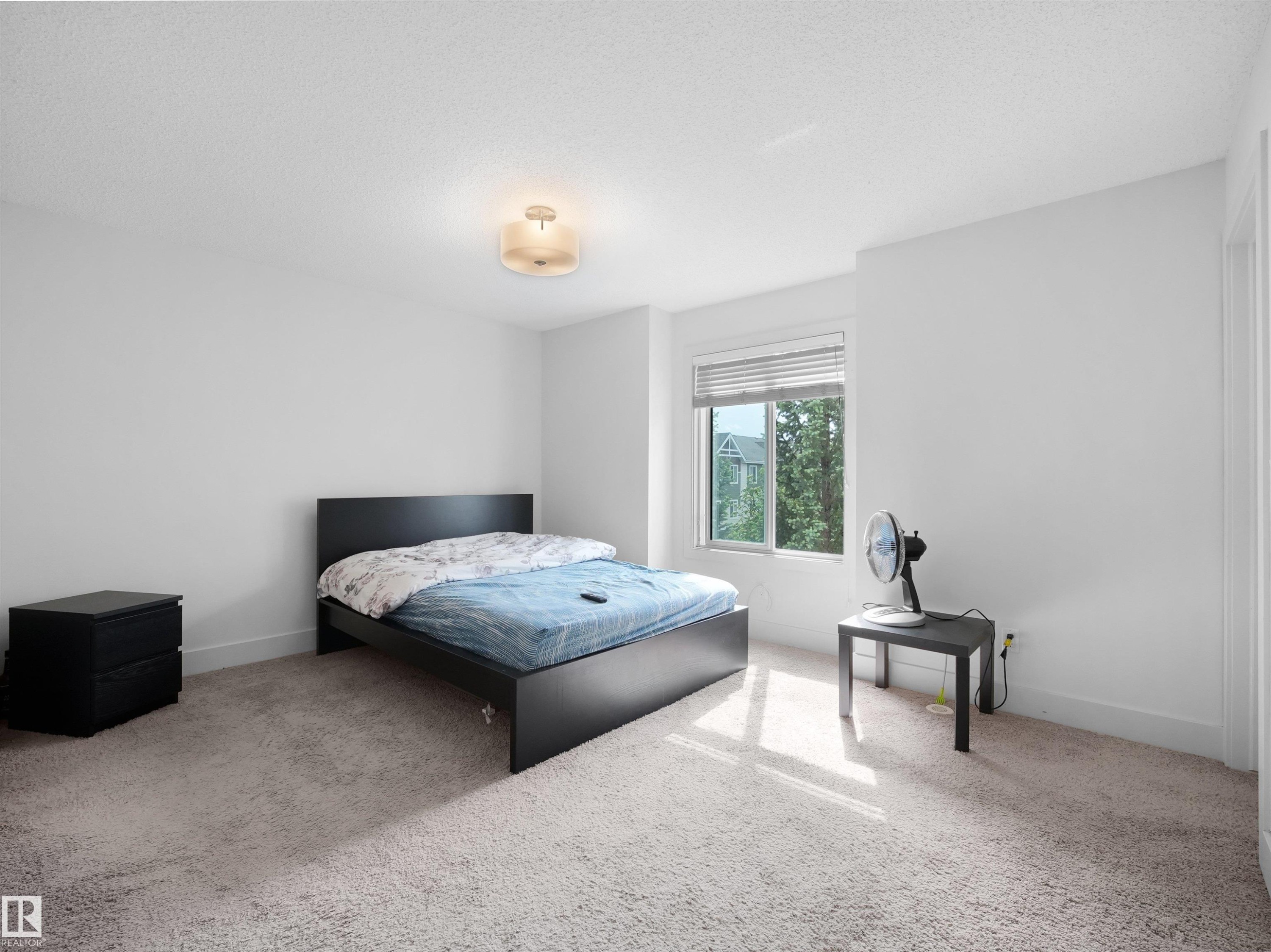 White walls with neutral carpeting - #40 2003 Rabbit Hill Rd Nw, Edmonton, AB