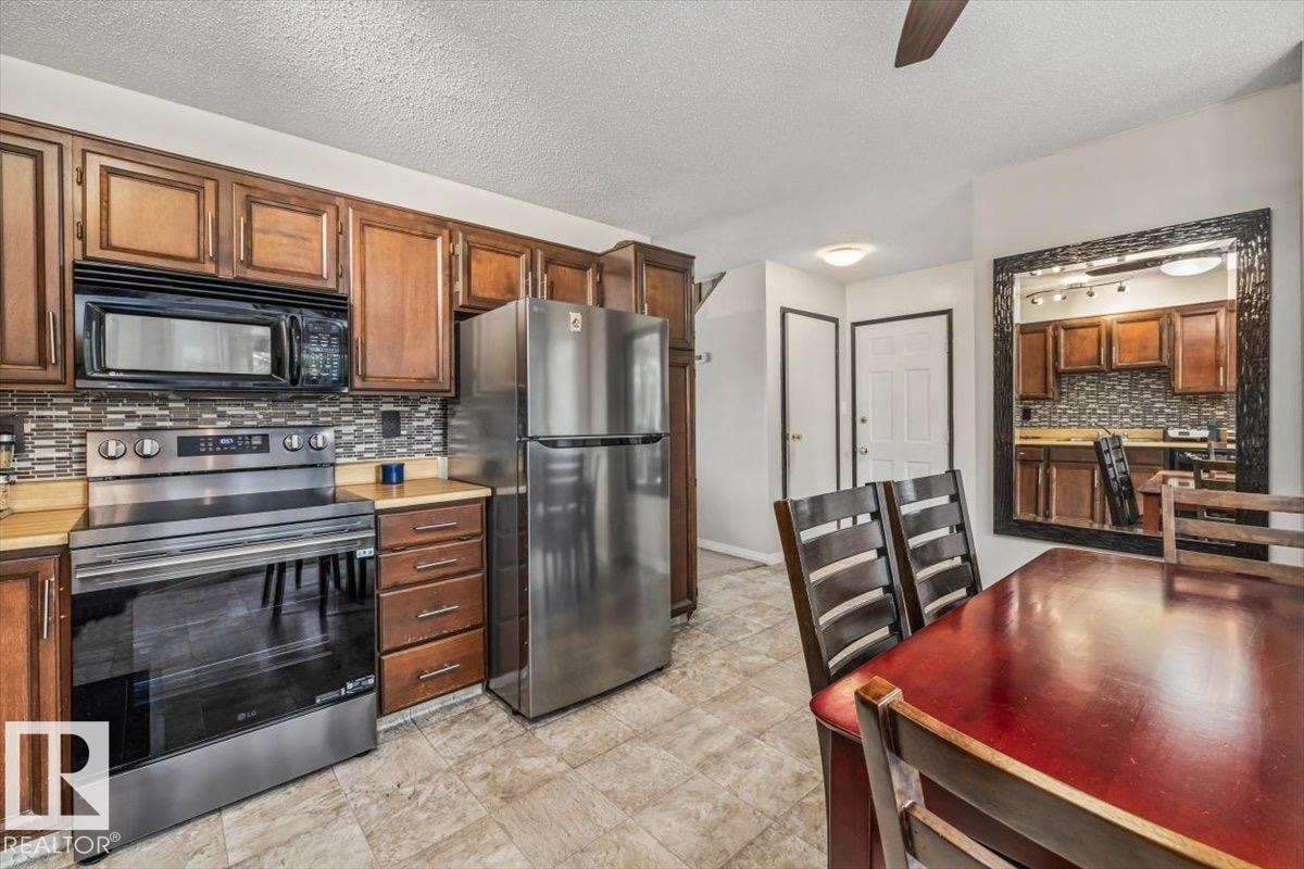 15624 123 Street Nw, Edmonton, AB - Indoor Photo Showing Kitchen With Stainless Steel Kitchen