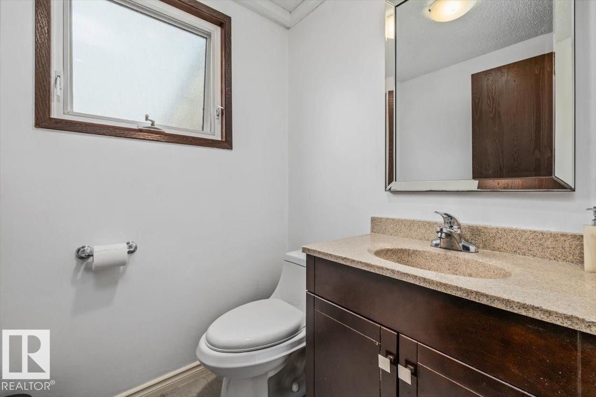 15624 123 Street Nw, Edmonton, AB - Indoor Photo Showing Bathroom