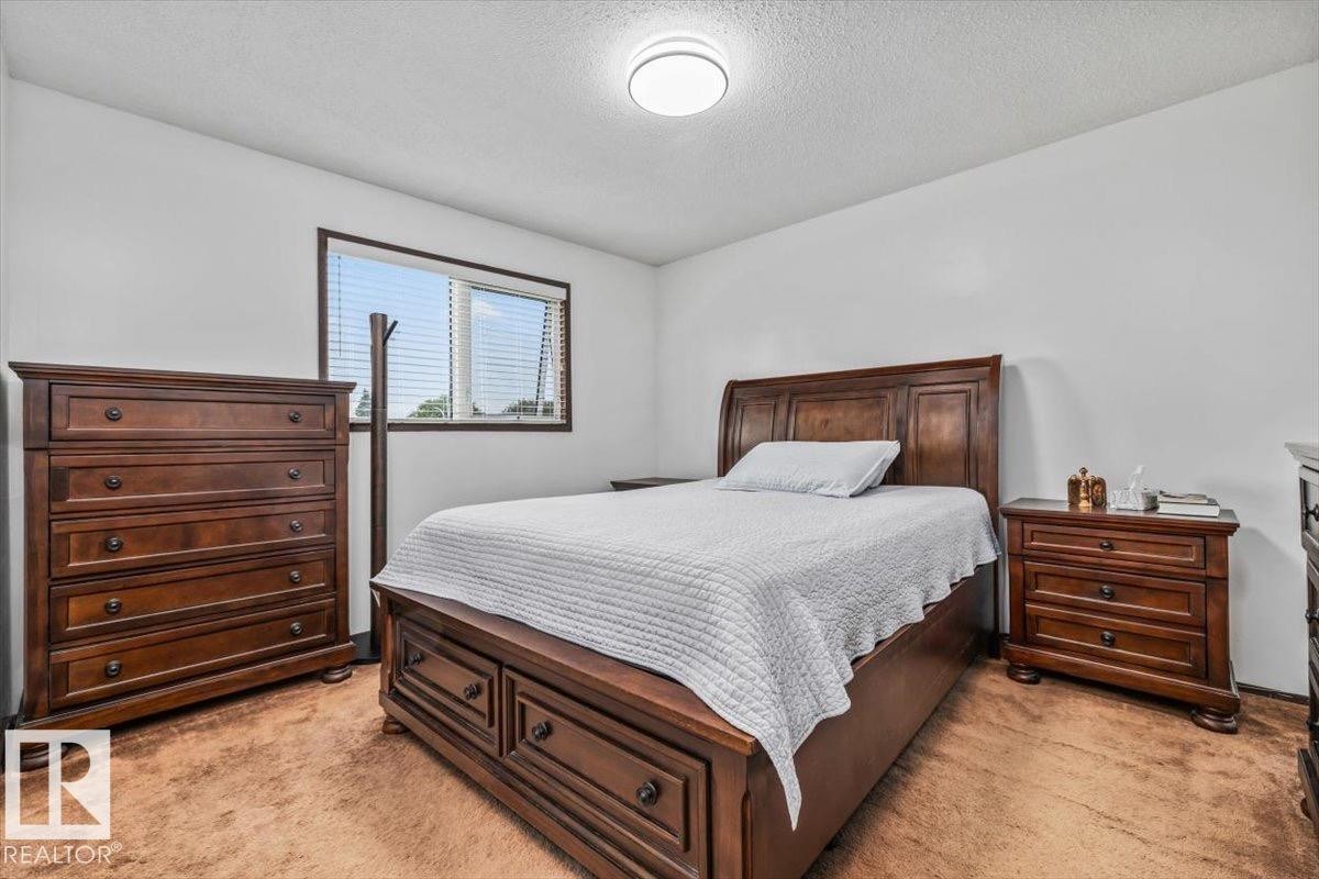 15624 123 Street Nw, Edmonton, AB - Indoor Photo Showing Bedroom