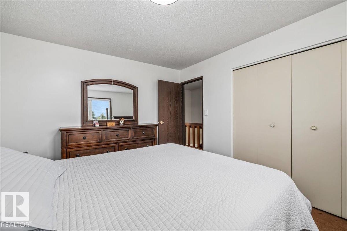 15624 123 Street Nw, Edmonton, AB - Indoor Photo Showing Bedroom