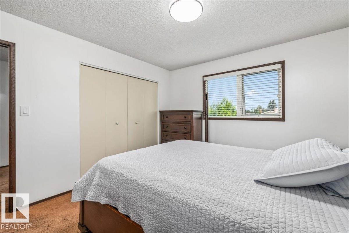 15624 123 Street Nw, Edmonton, AB - Indoor Photo Showing Bedroom