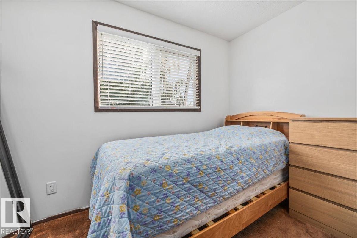 15624 123 Street Nw, Edmonton, AB - Indoor Photo Showing Bedroom