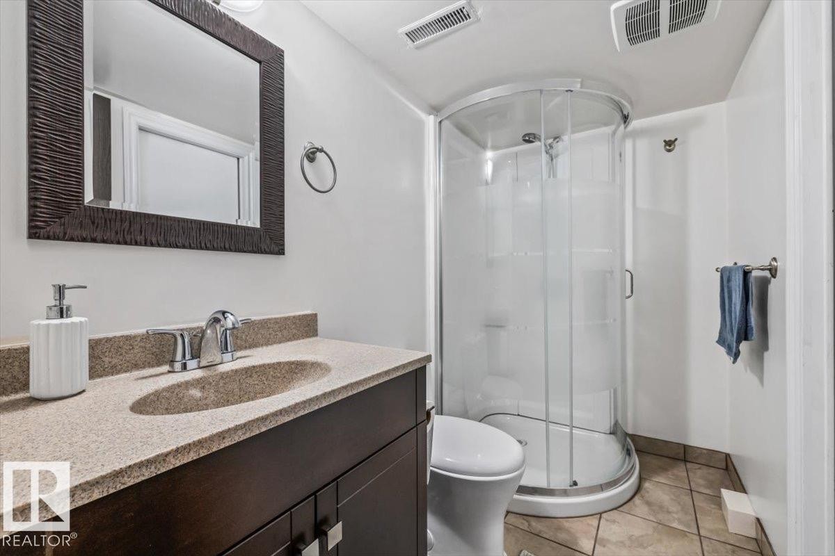 15624 123 Street Nw, Edmonton, AB - Indoor Photo Showing Bathroom