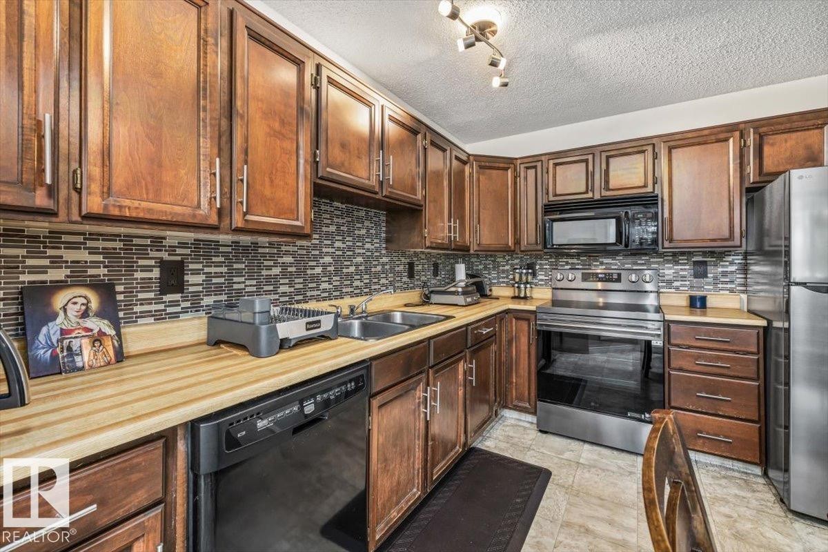 15624 123 Street Nw, Edmonton, AB - Indoor Photo Showing Kitchen With Double Sink