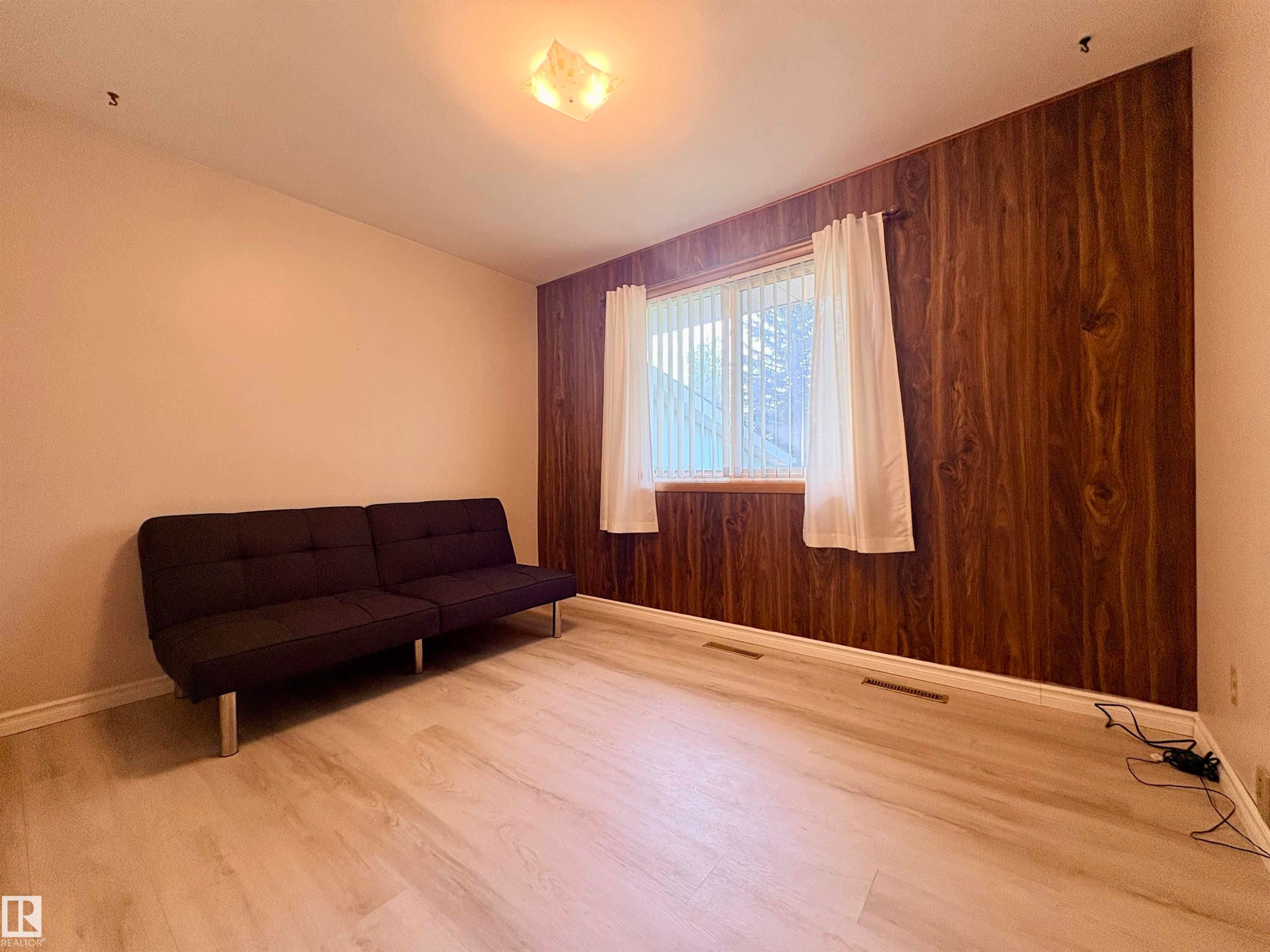 3834 110 Avenue Nw, Edmonton, AB