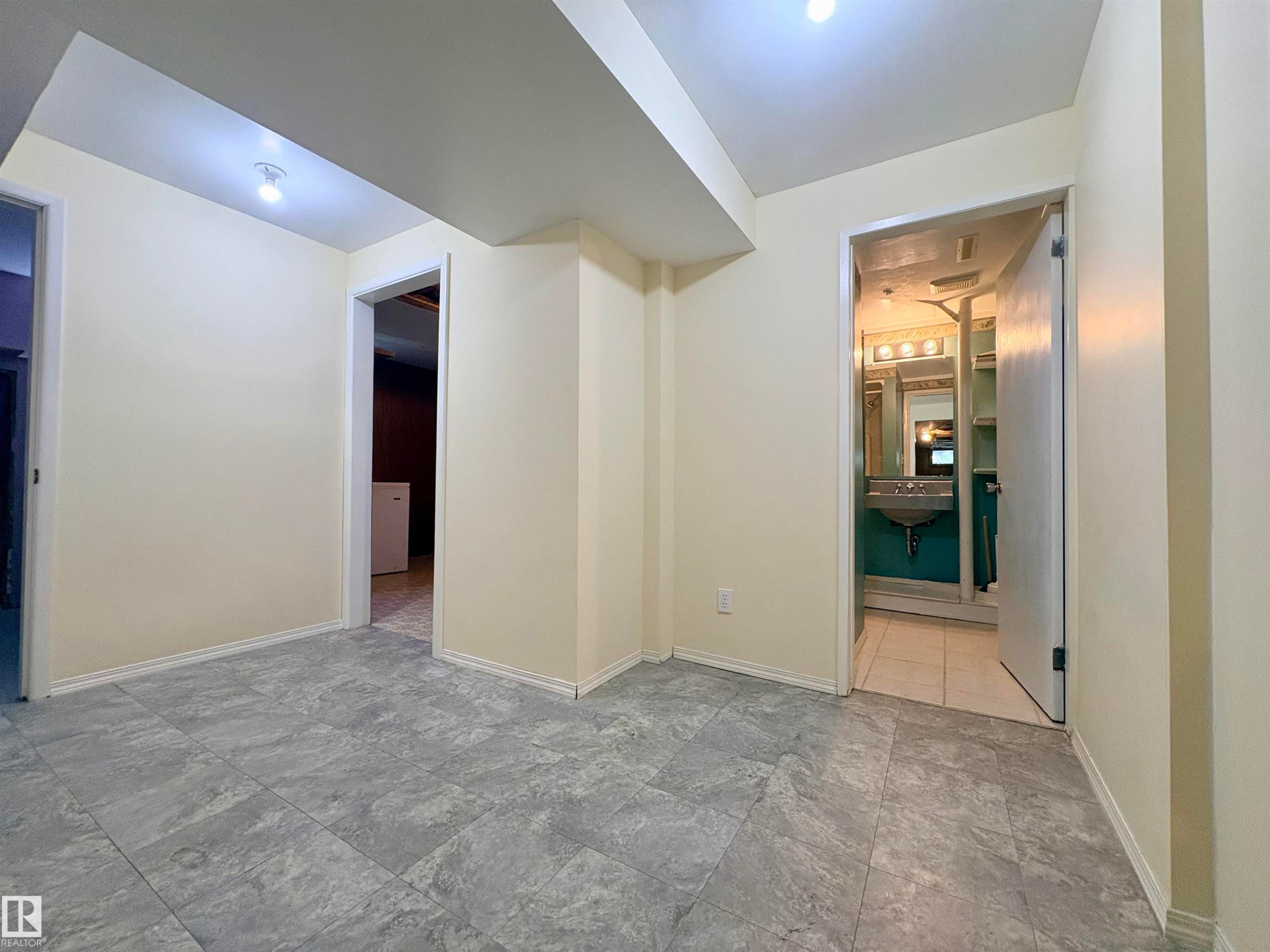 3834 110 Avenue Nw, Edmonton, AB